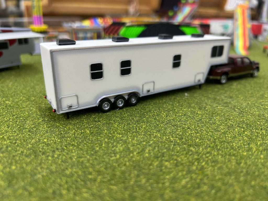 HO Scale 5th Wheel Bunkhouse Trailer