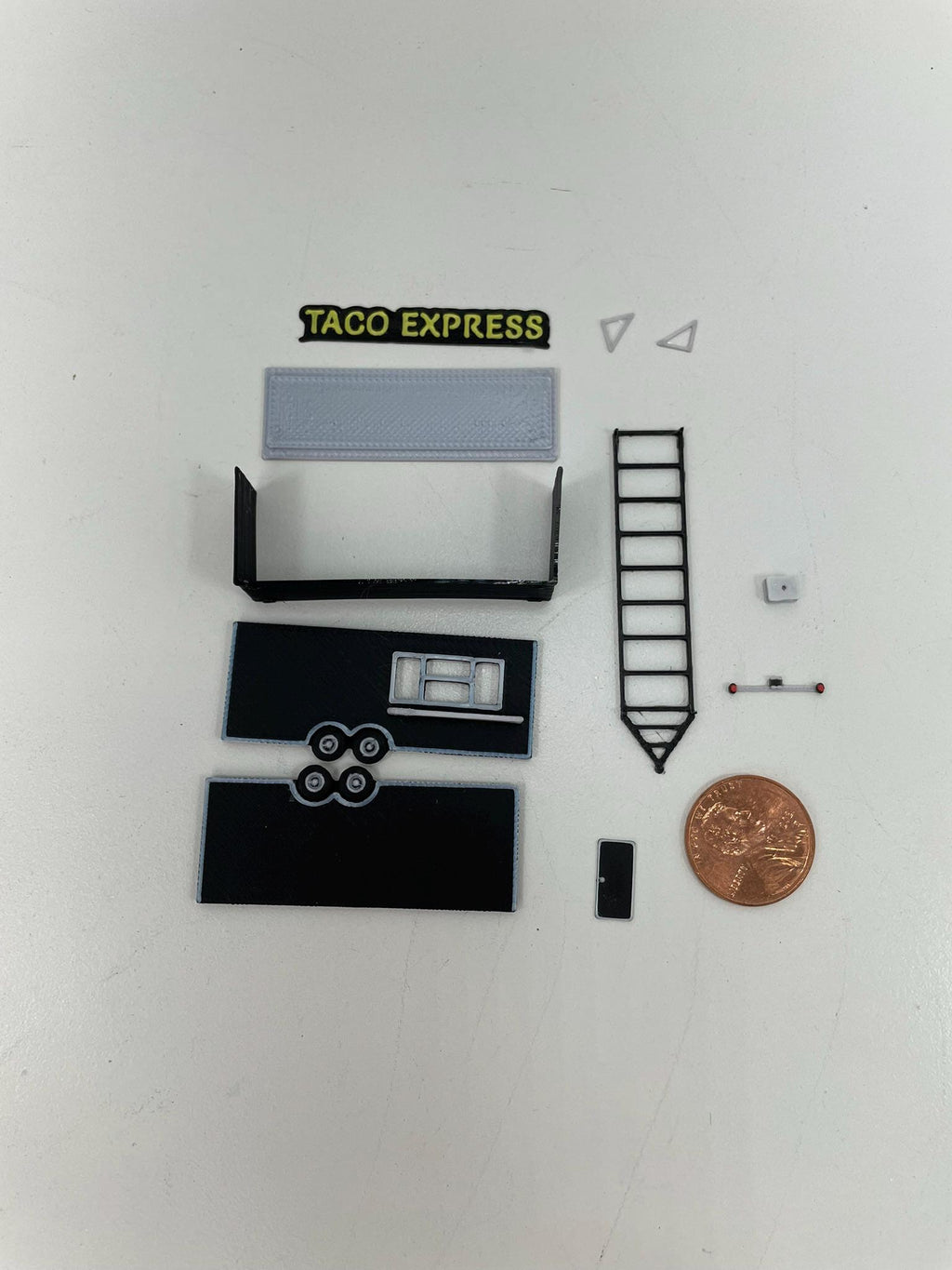 N Scale Food Trailer Kit: Texas BBQ, Taco Express, Smash Burger Diorama