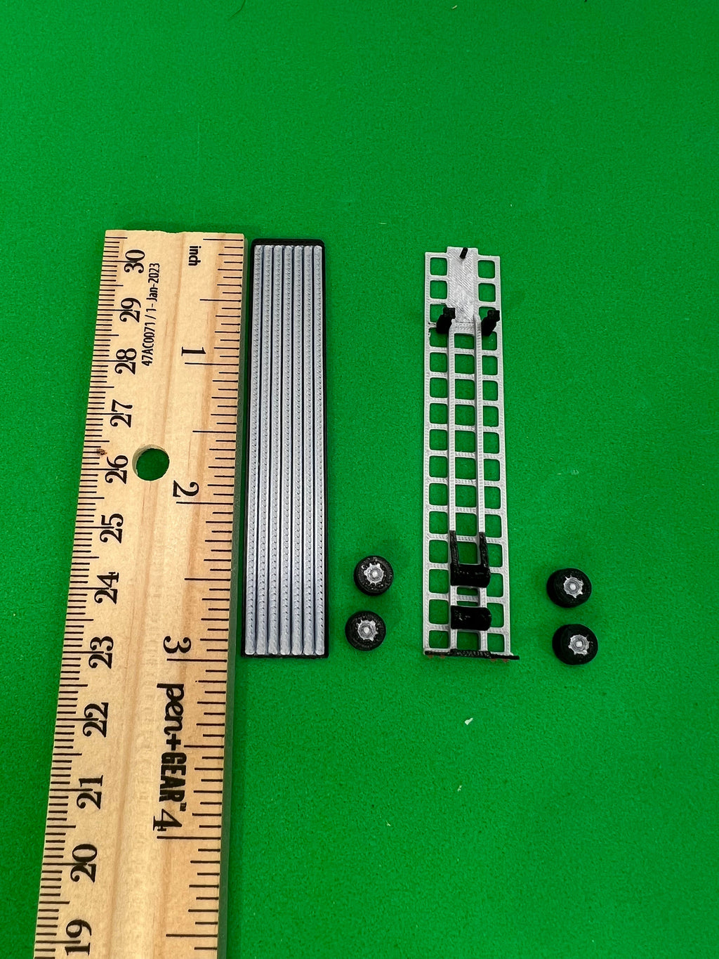 N Scale 53ft Flat Deck Trailer.