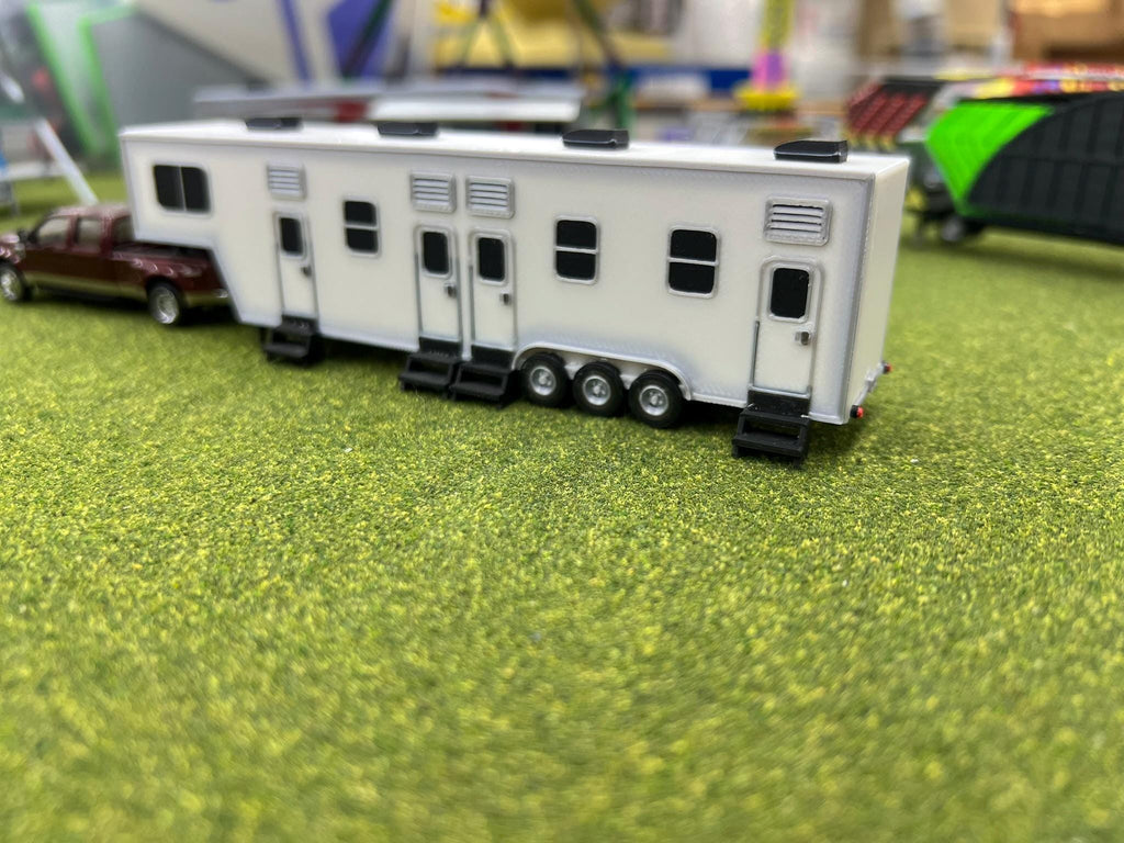 HO Scale 5th Wheel Bunkhouse Trailer