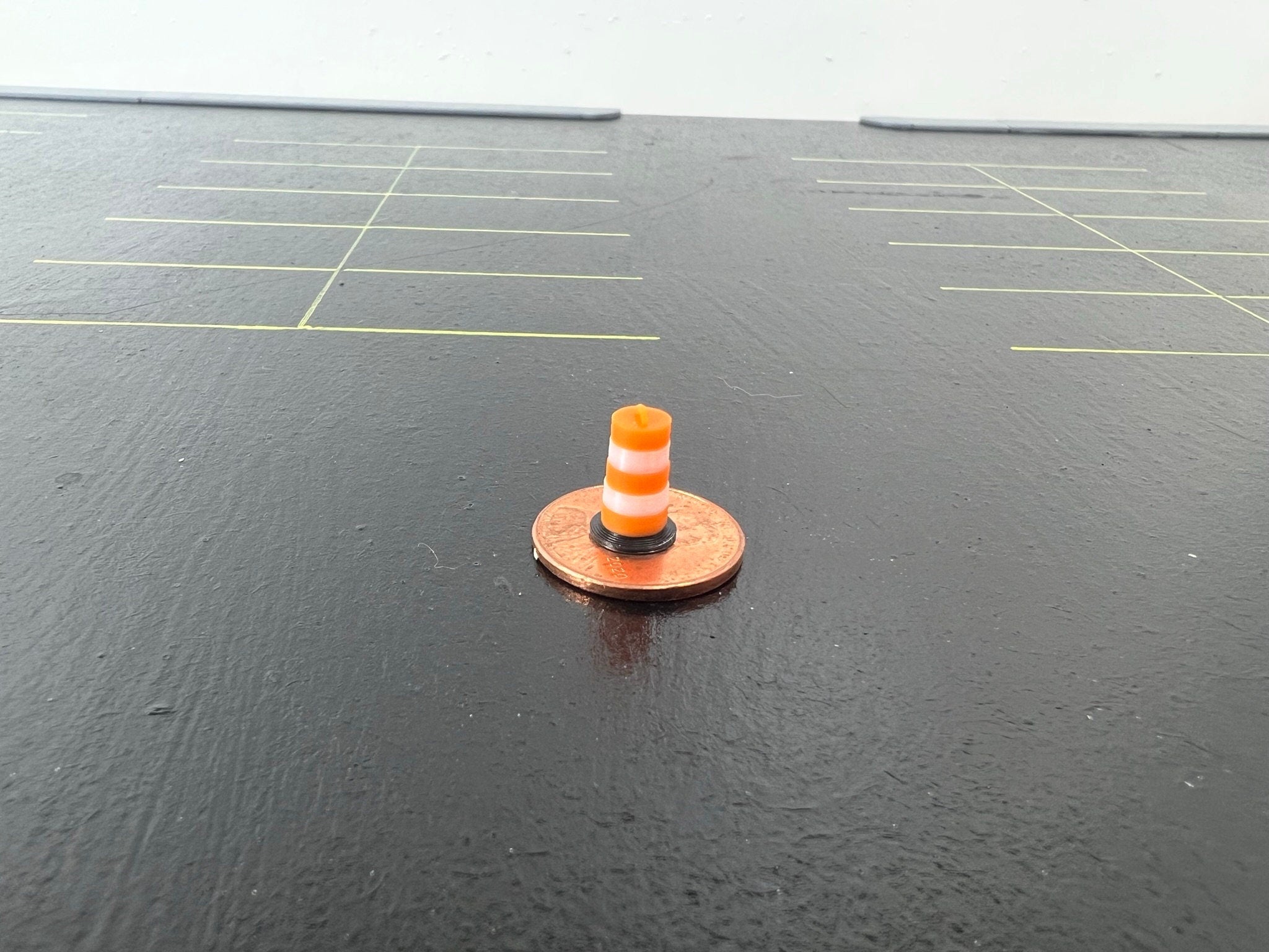 HO Scale Traffic Barrel for Construction Site in color (6 pack)