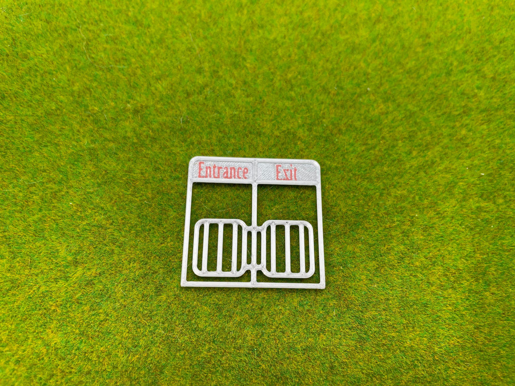 HO Scale fence/gates in color.
