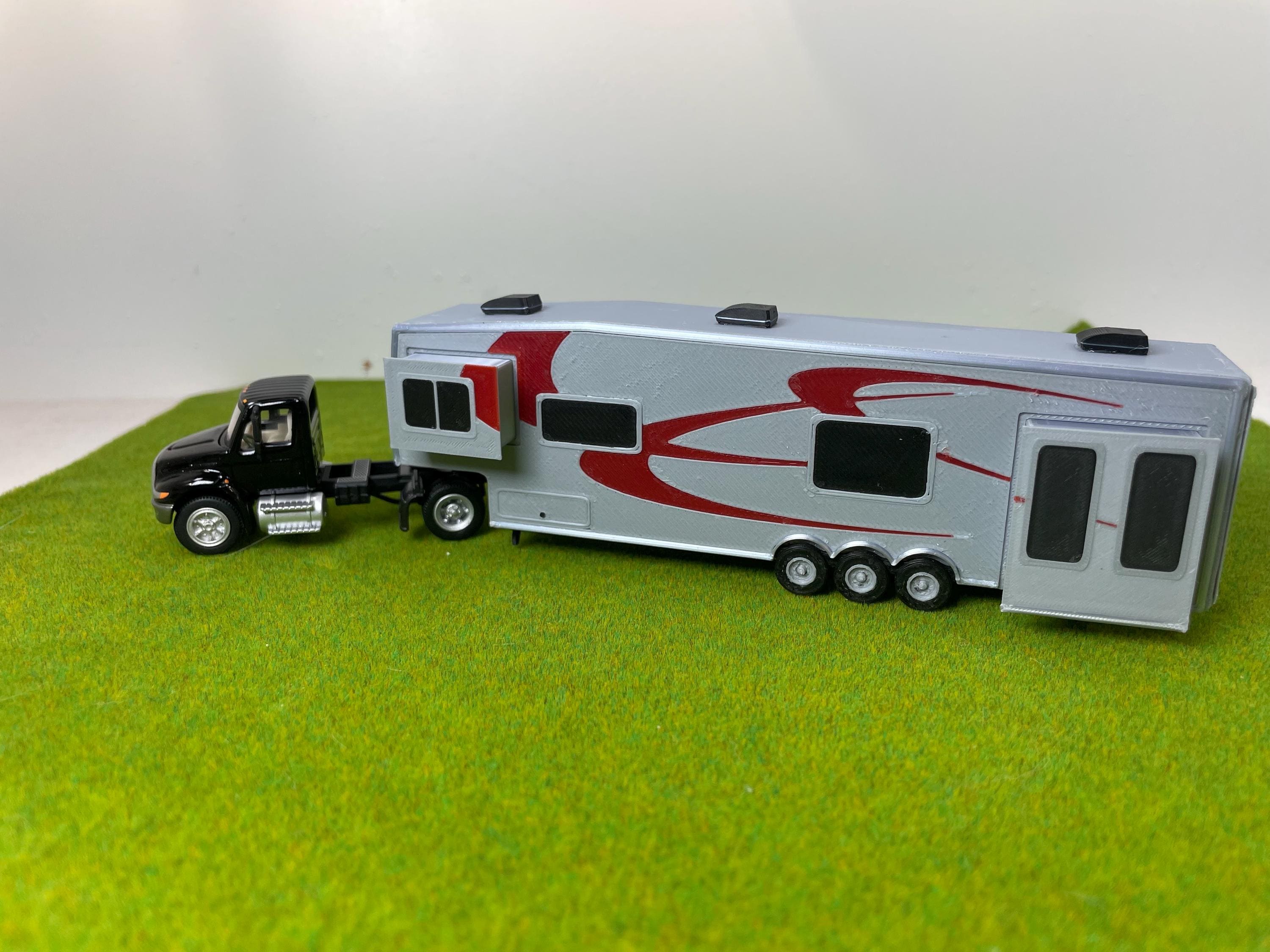 HO Scale 5th Wheel Camper Trailer Kit 1/87