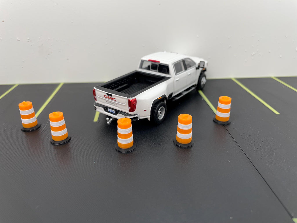 1/64 Scale Traffic Barrel for Construction Site in color (6 pack)