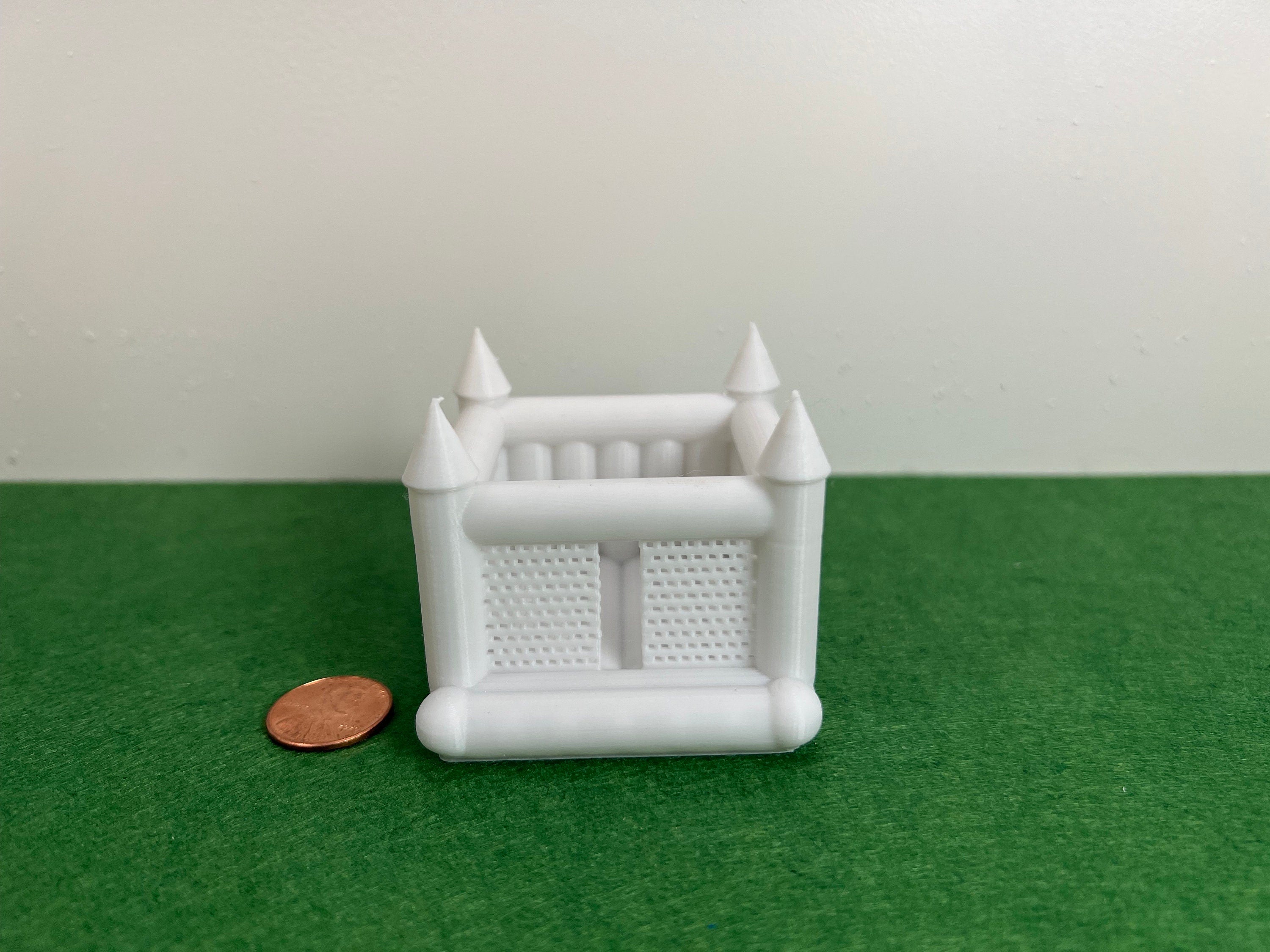 HO Scale muti-colored bounce house.