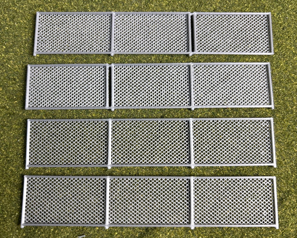 HO Scale chain link fence & gates (3.5"x1") (4 pack - 2 fence & 2 gates or 4 fence)