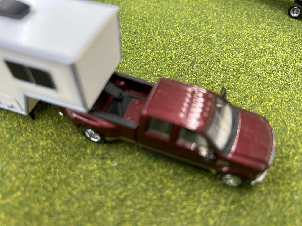 HO Scale 5th Wheel Bunkhouse Trailer