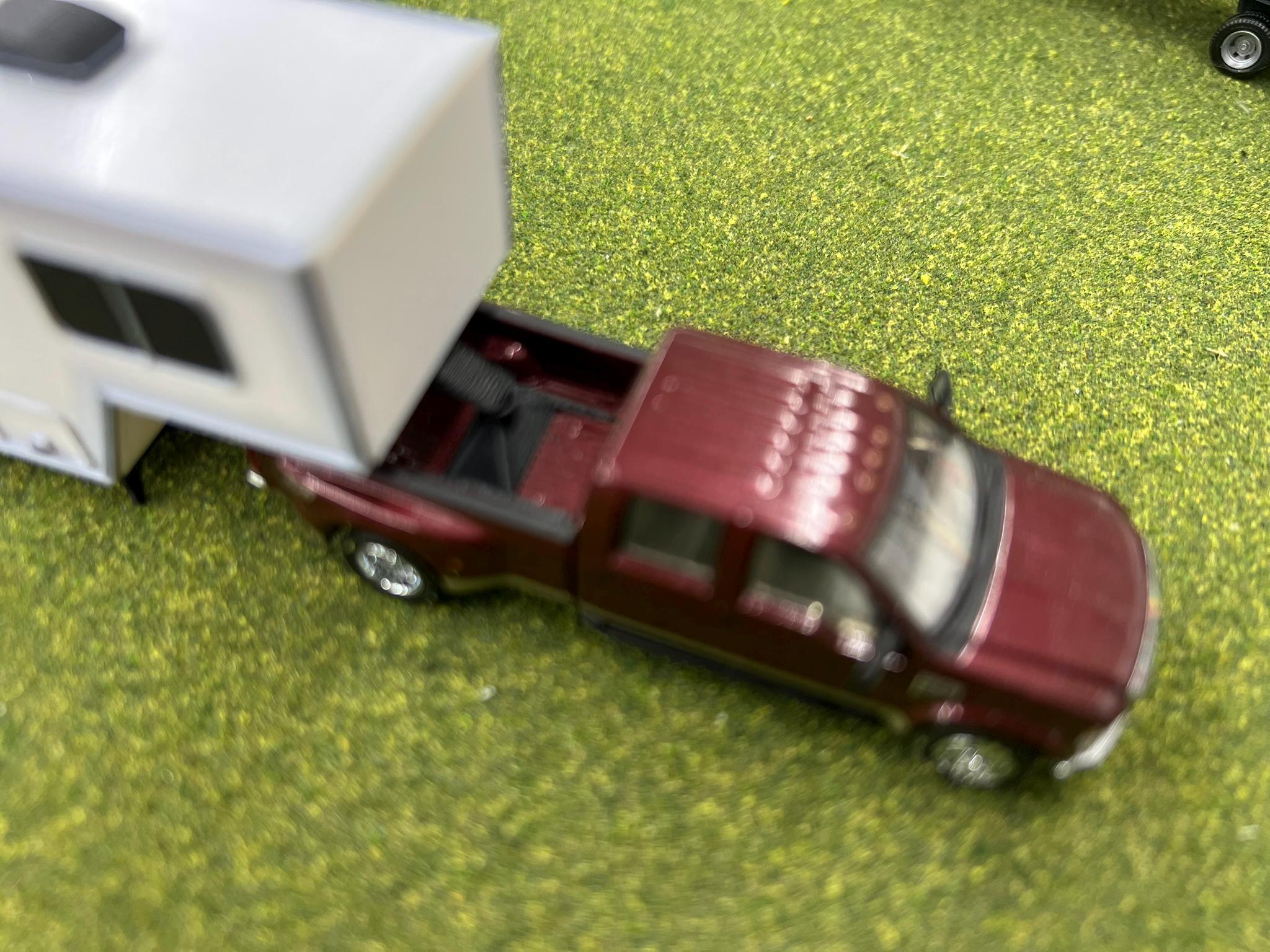 HO Scale 5th Wheel Bunkhouse Trailer