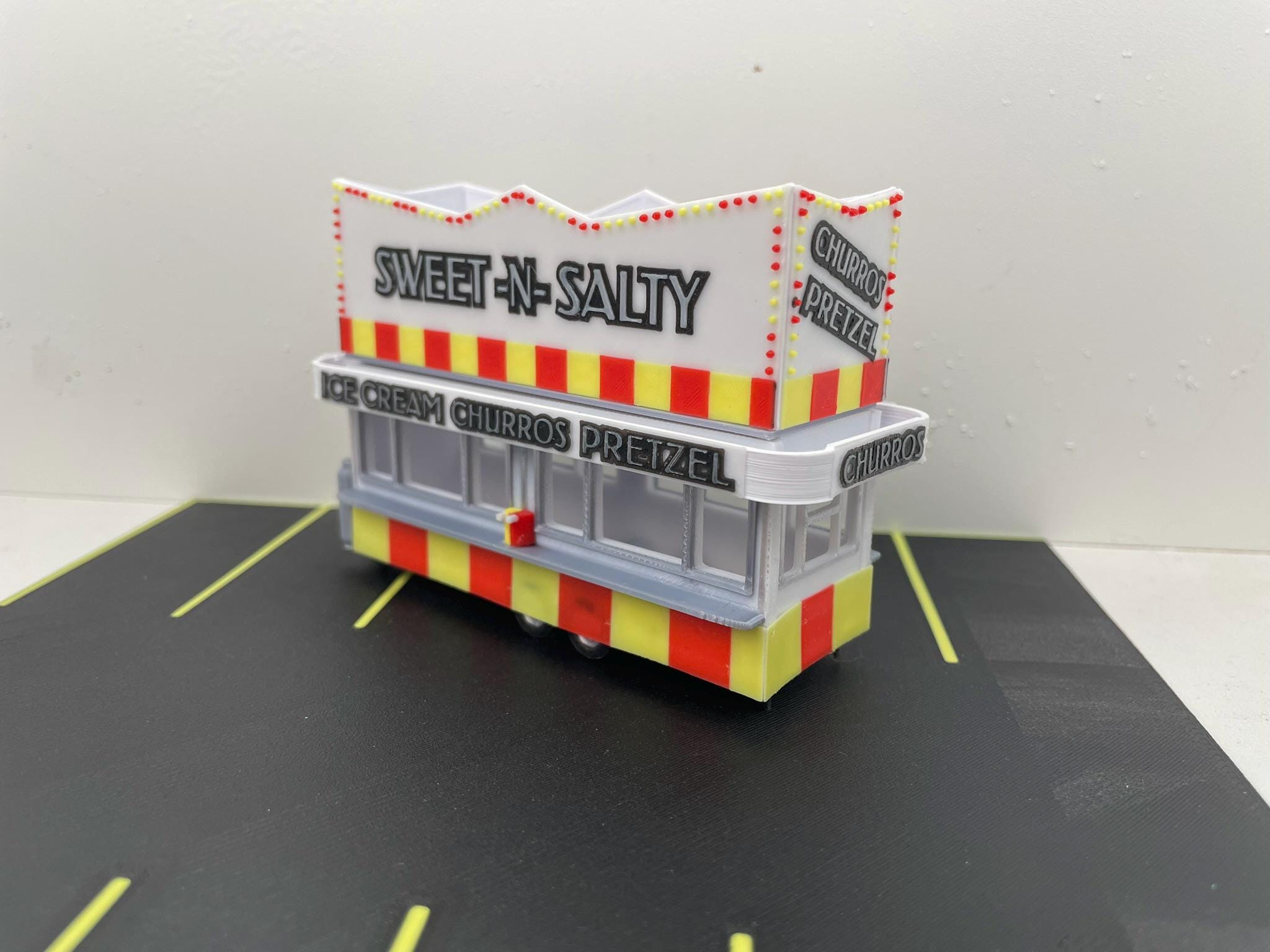 HO Scale Food Trailer for Model Train Layouts and Dioramas Sweet N Salty Trailer