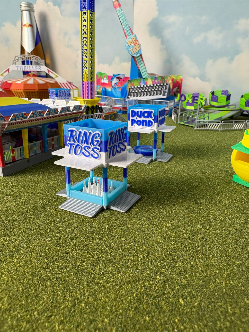 HO Scale Duck Pond/Ring Toss Game Booth (blue or orange) 1/87