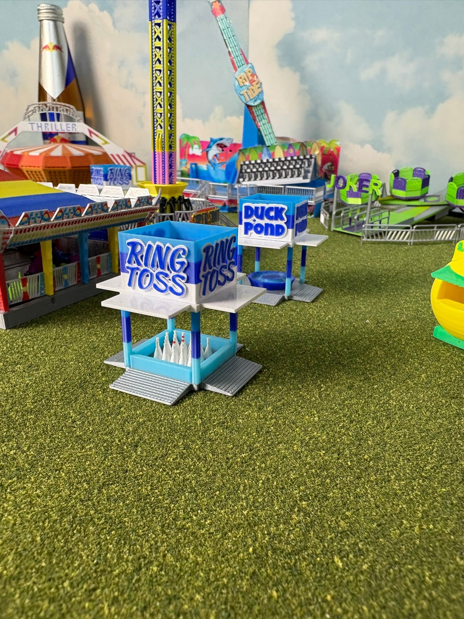 HO Scale Duck Pond/Ring Toss Game Booth (blue or orange) 1/87