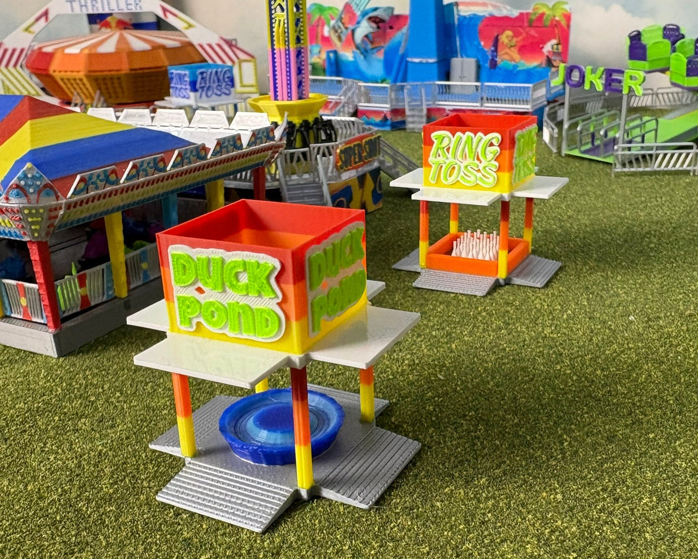 HO Scale Duck Pond/Ring Toss Game Booth (blue or orange) 1/87