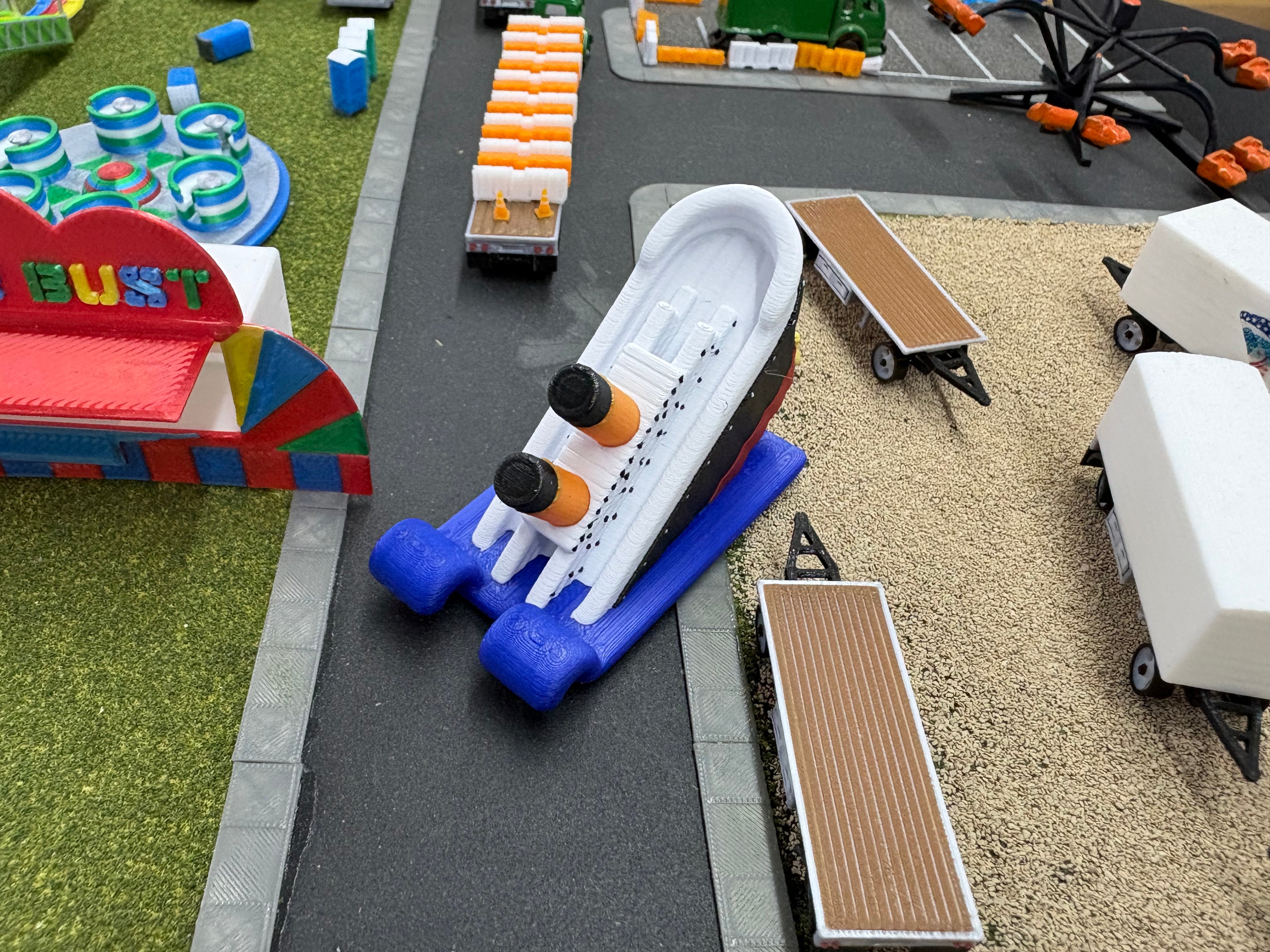 N Scale Titanic Inflatable Slide