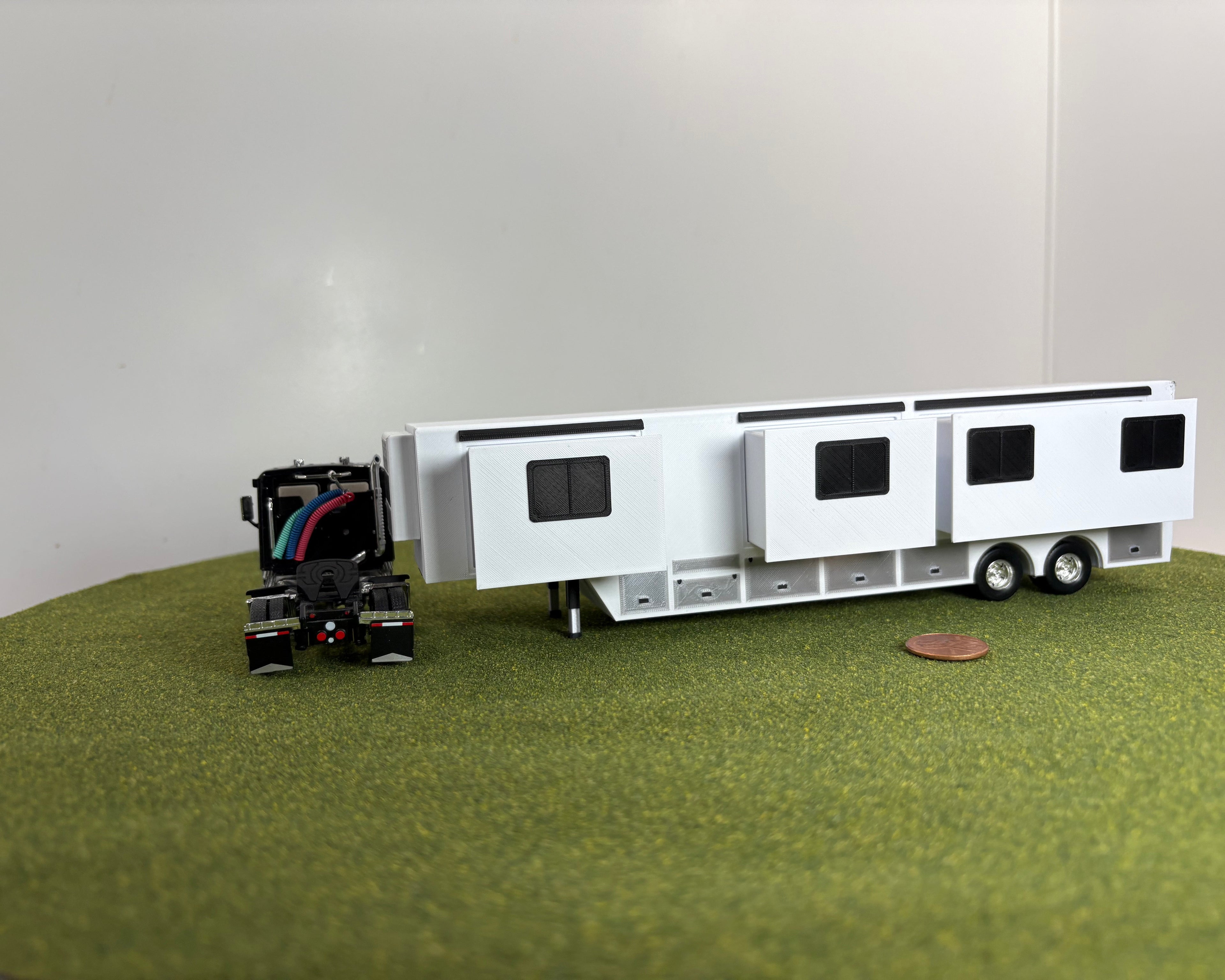 1/64 Scale Office Trailer Kit (white in color)
