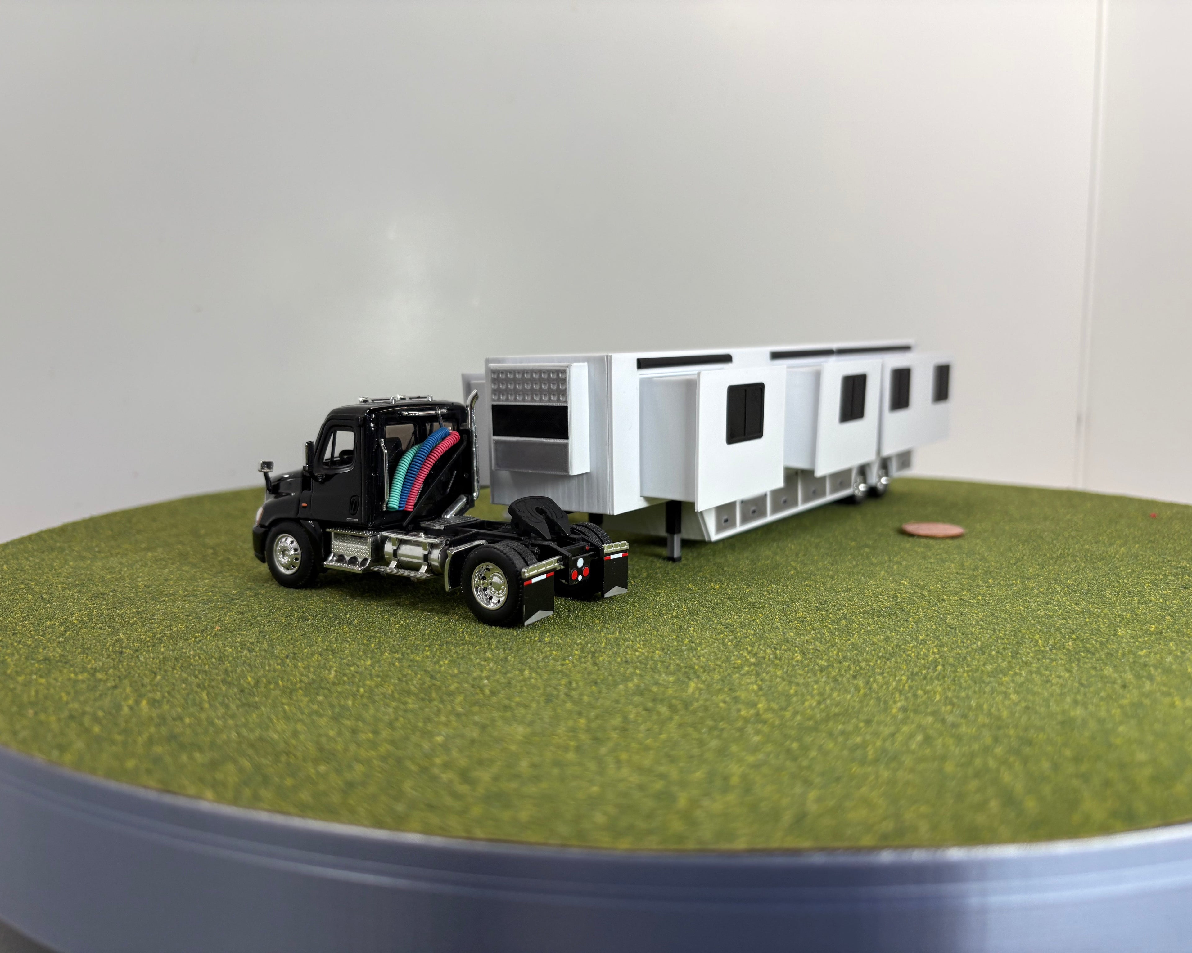 1/64 Scale Office Trailer Kit (white in color)