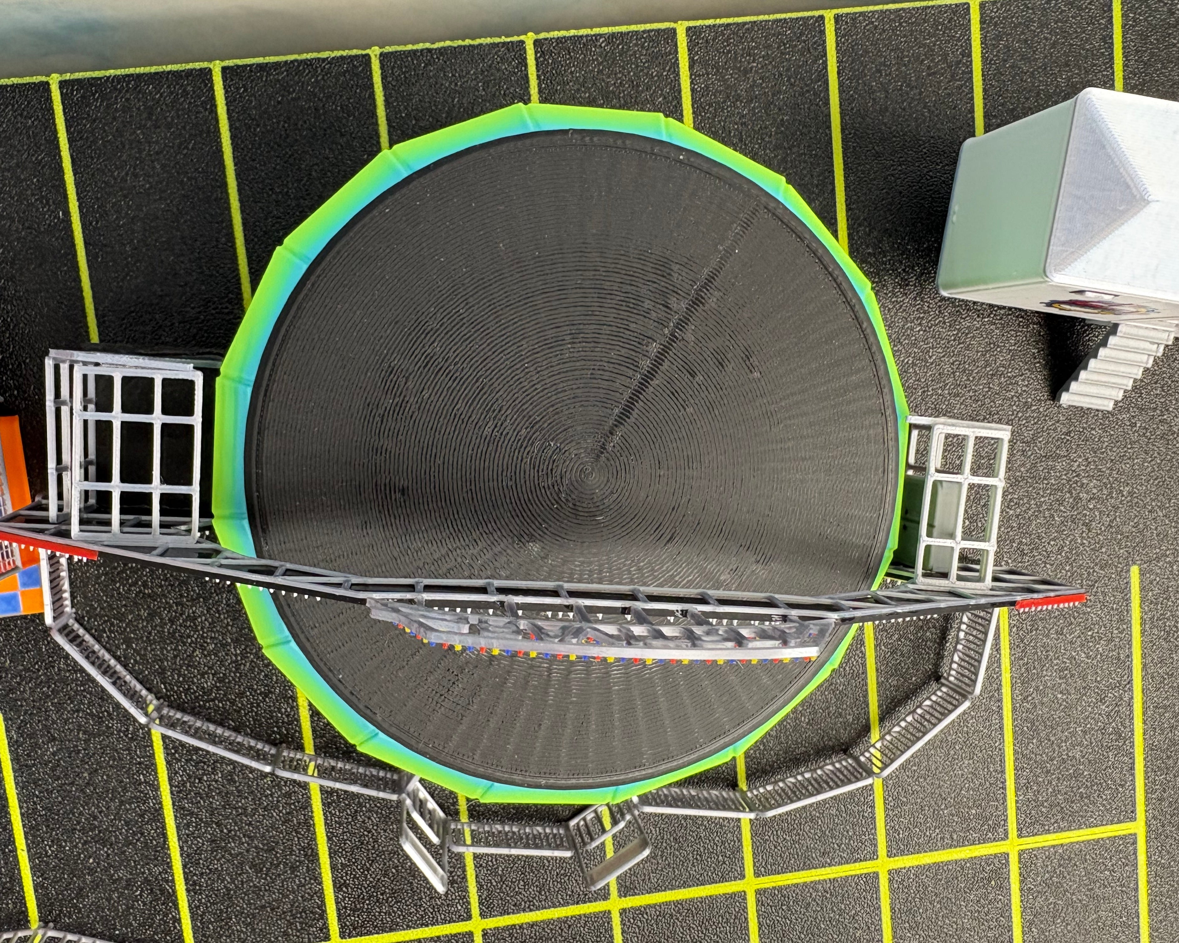 HO Scale Static Gravitron (green)