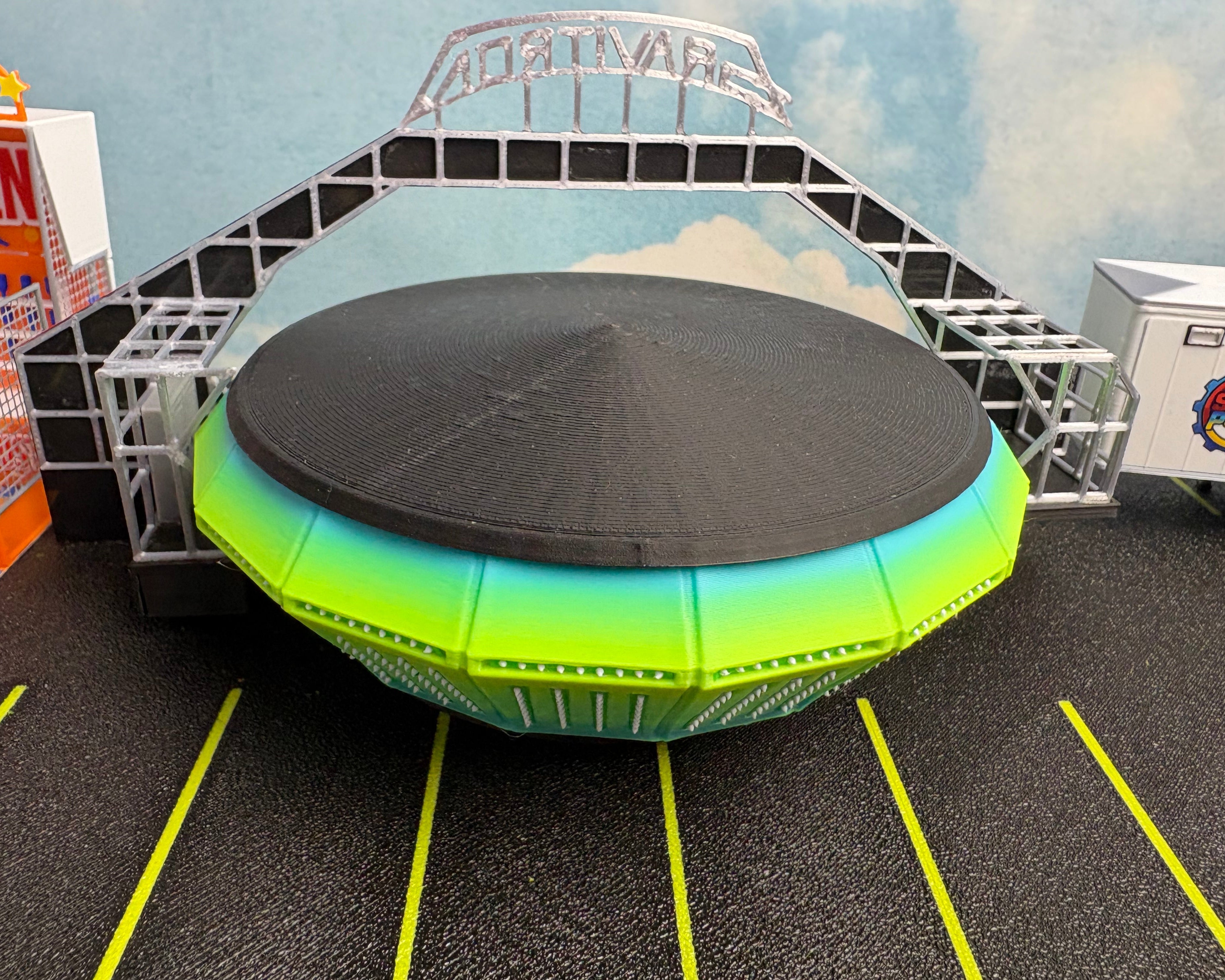 HO Scale Static Gravitron (green)