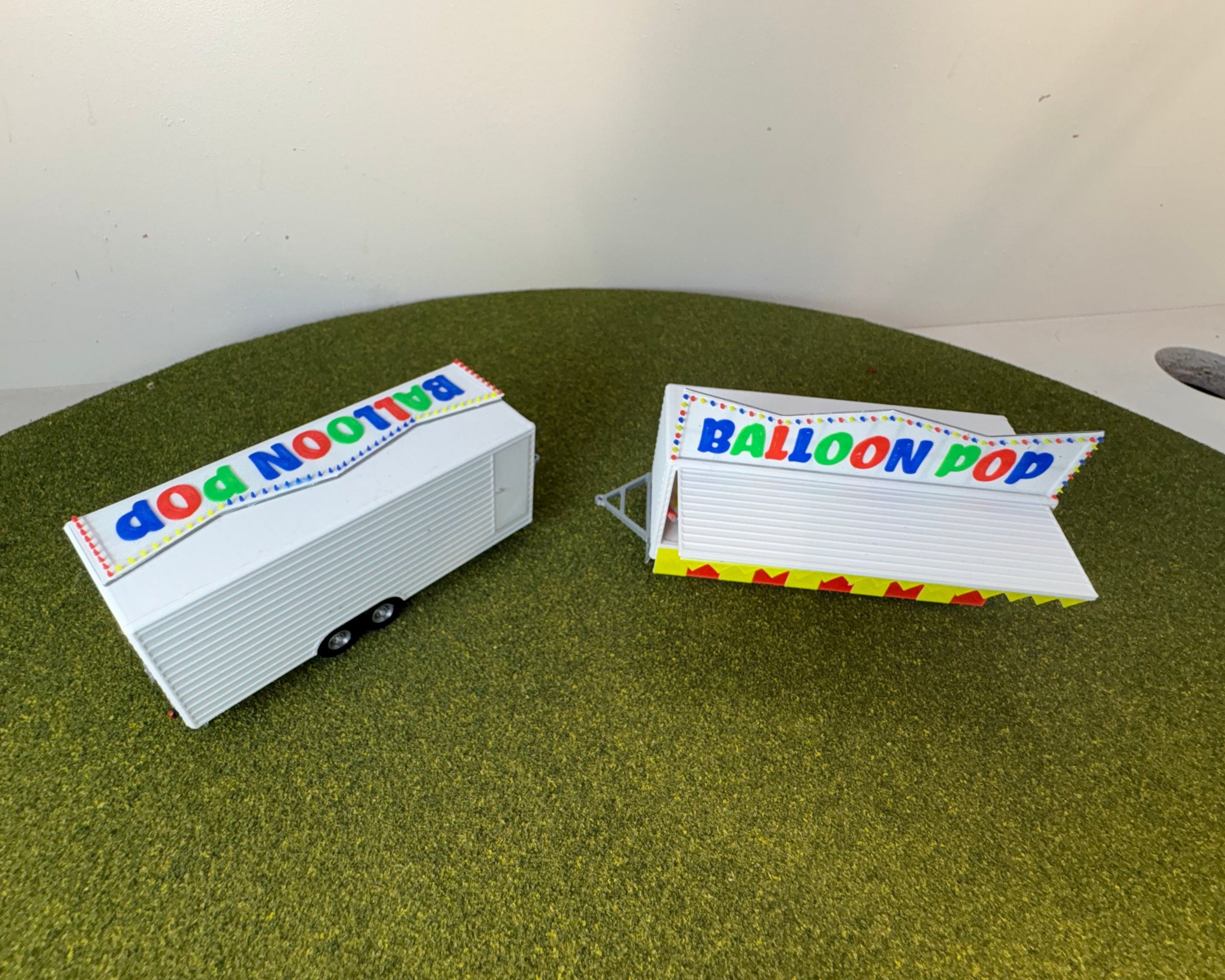 HO Scale Balloon Pop Game Booth