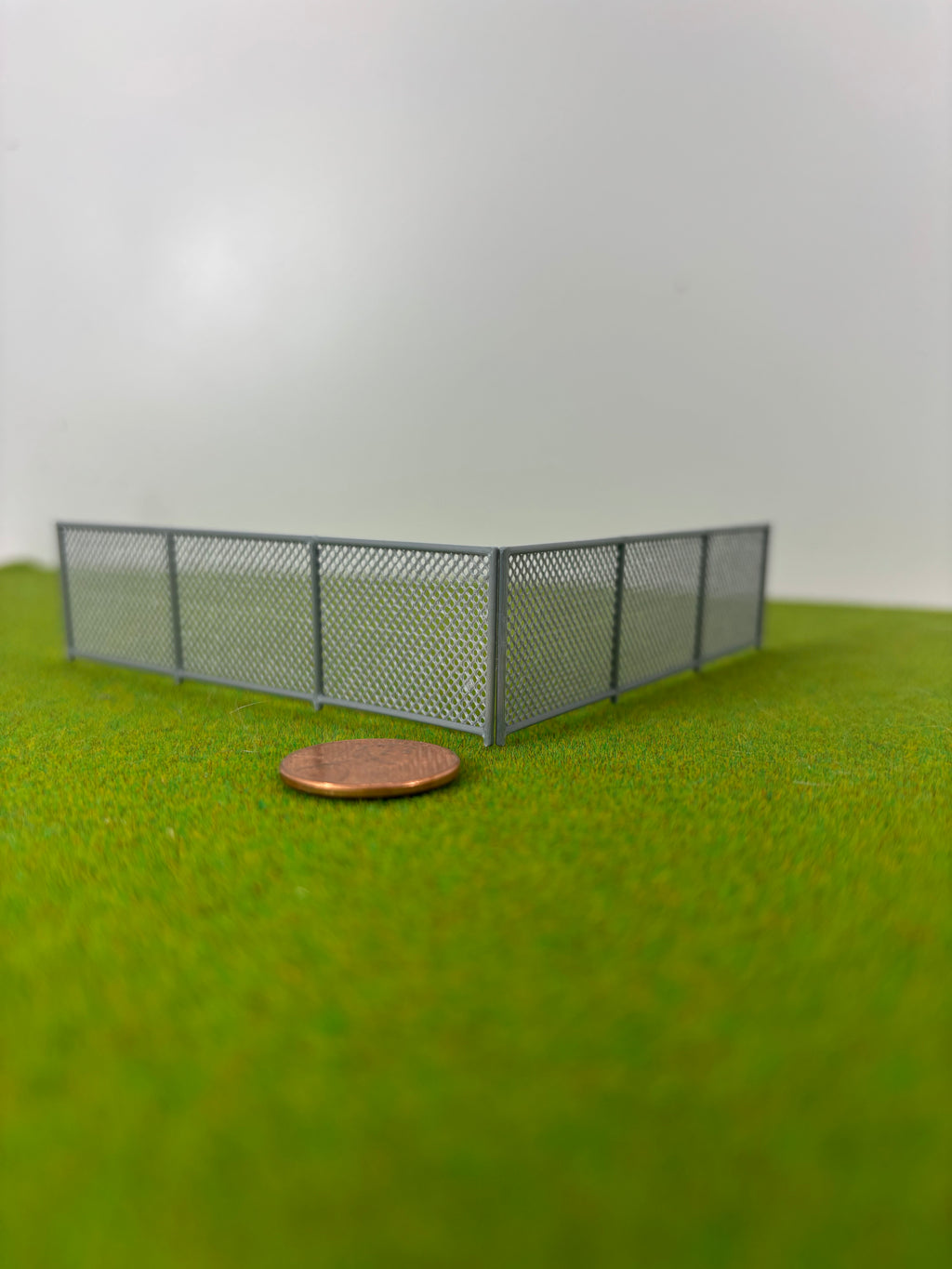 HO Scale chain link fence & gates (3.5"x1") (4 pack - 2 fence & 2 gates or 4 fence)