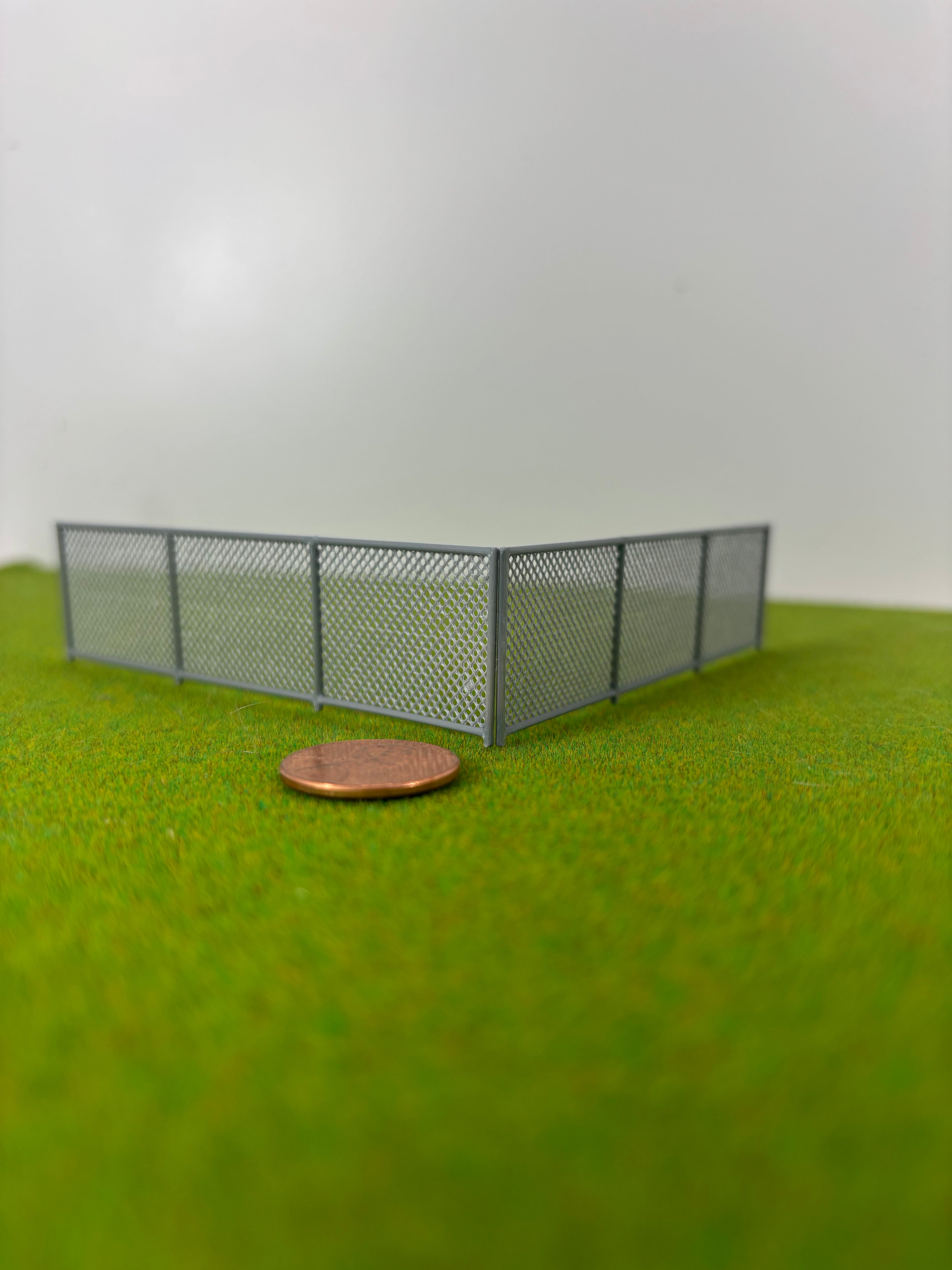 HO Scale chain link fence & gates (3.5"x1") (4 pack - 2 fence & 2 gates or 4 fence)
