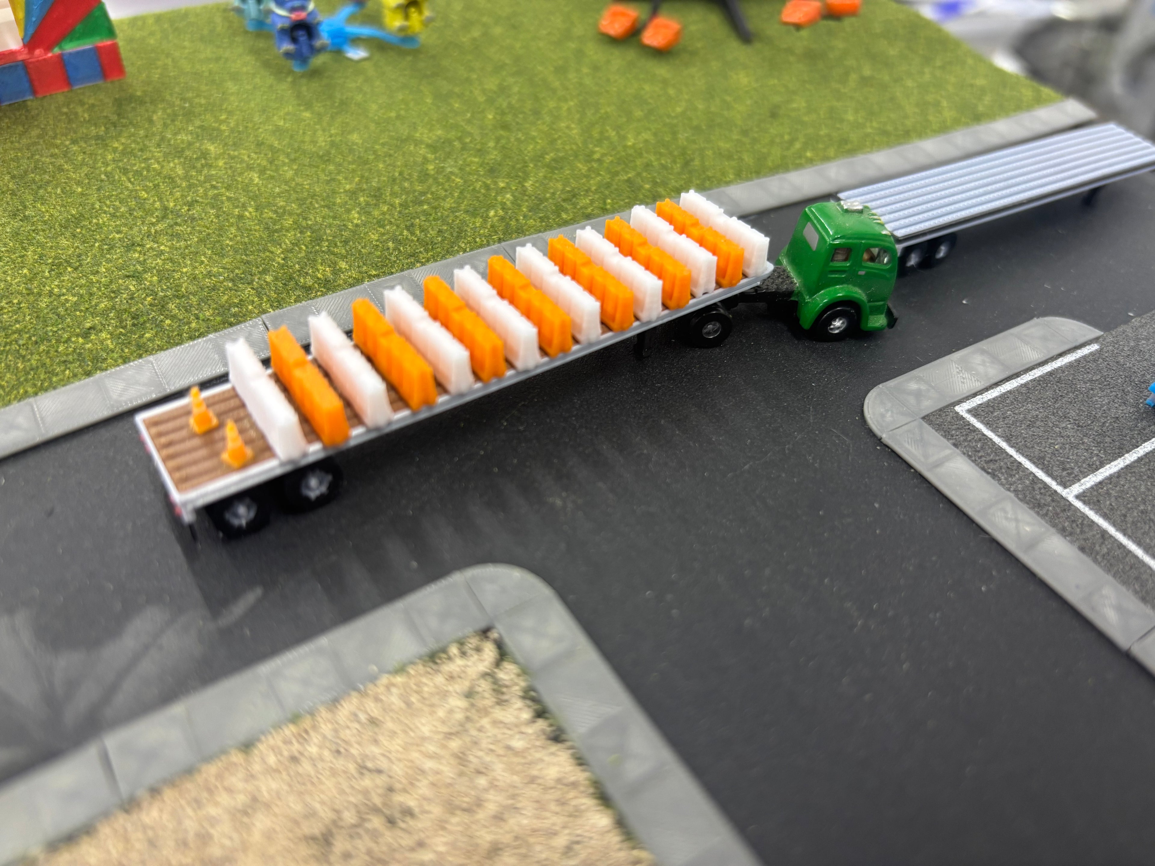 N Scale Construction Barrier (8 pack - 4 white & 4 orange)