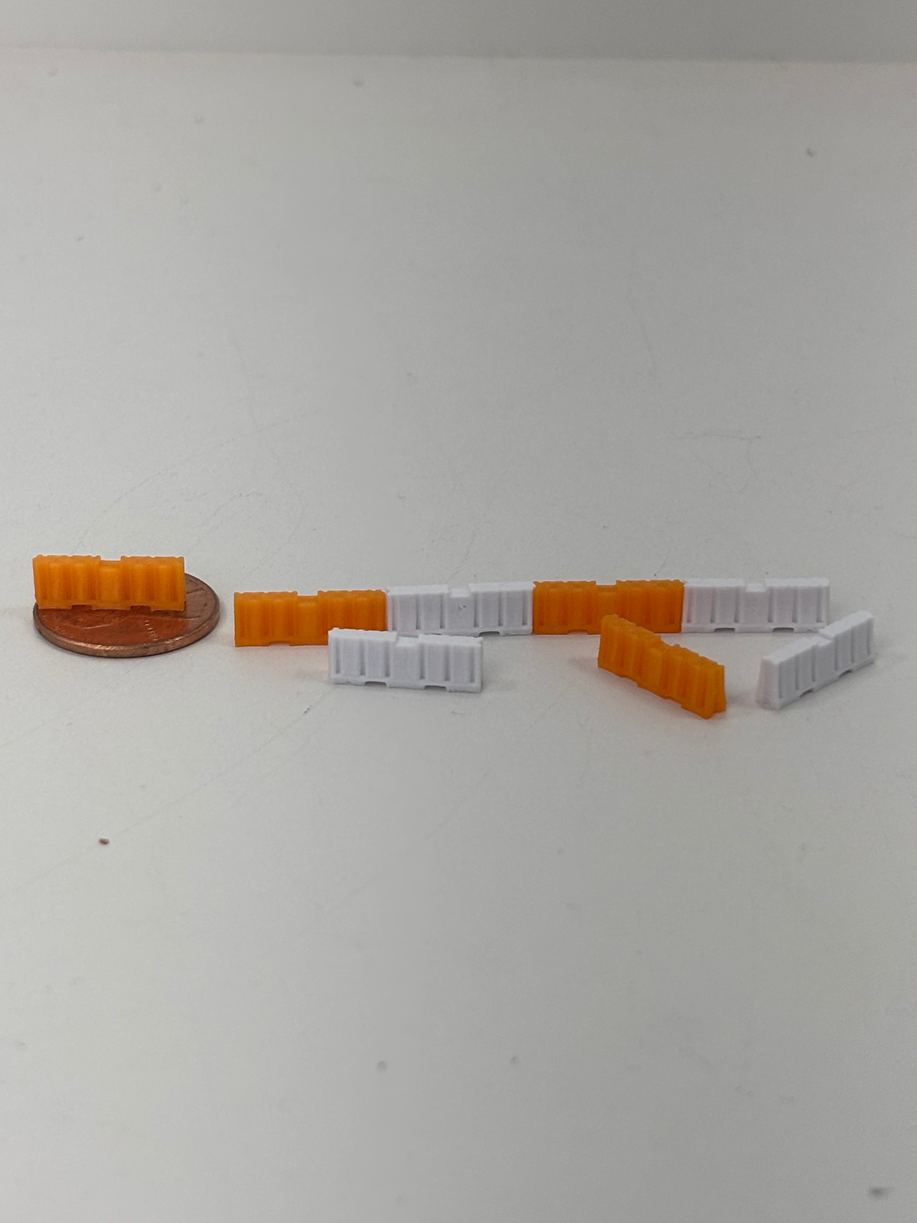 N Scale Construction Barrier (8 pack - 4 white & 4 orange)