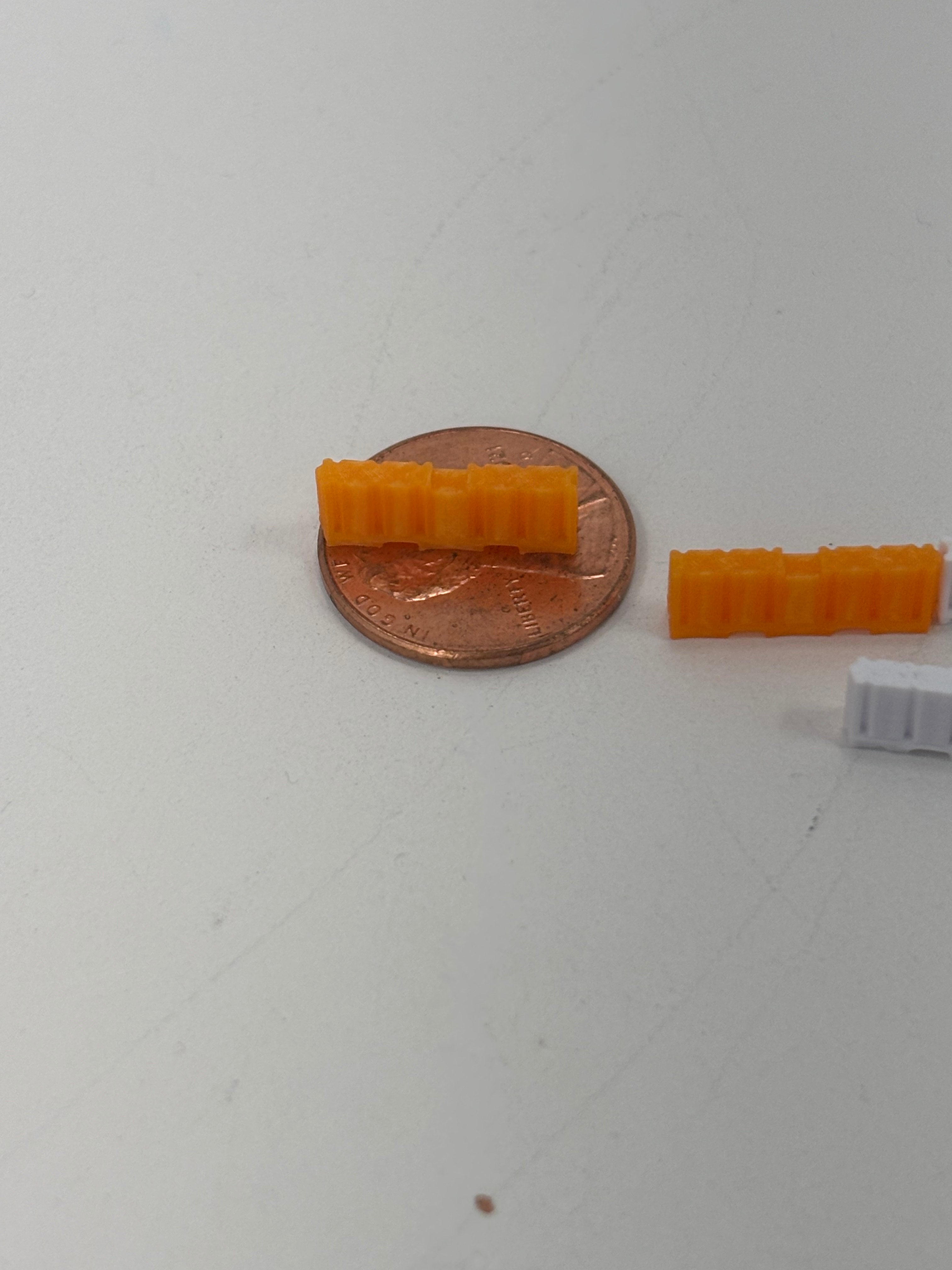 N Scale Construction Barrier (8 pack - 4 white & 4 orange)