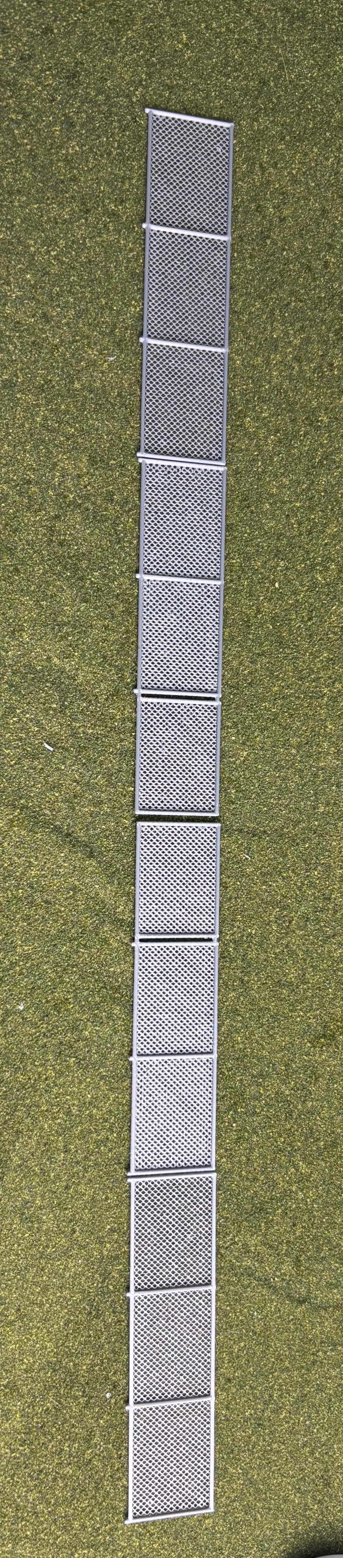 HO Scale chain link fence & gates (3.5"x1") (4 pack - 2 fence & 2 gates or 4 fence)