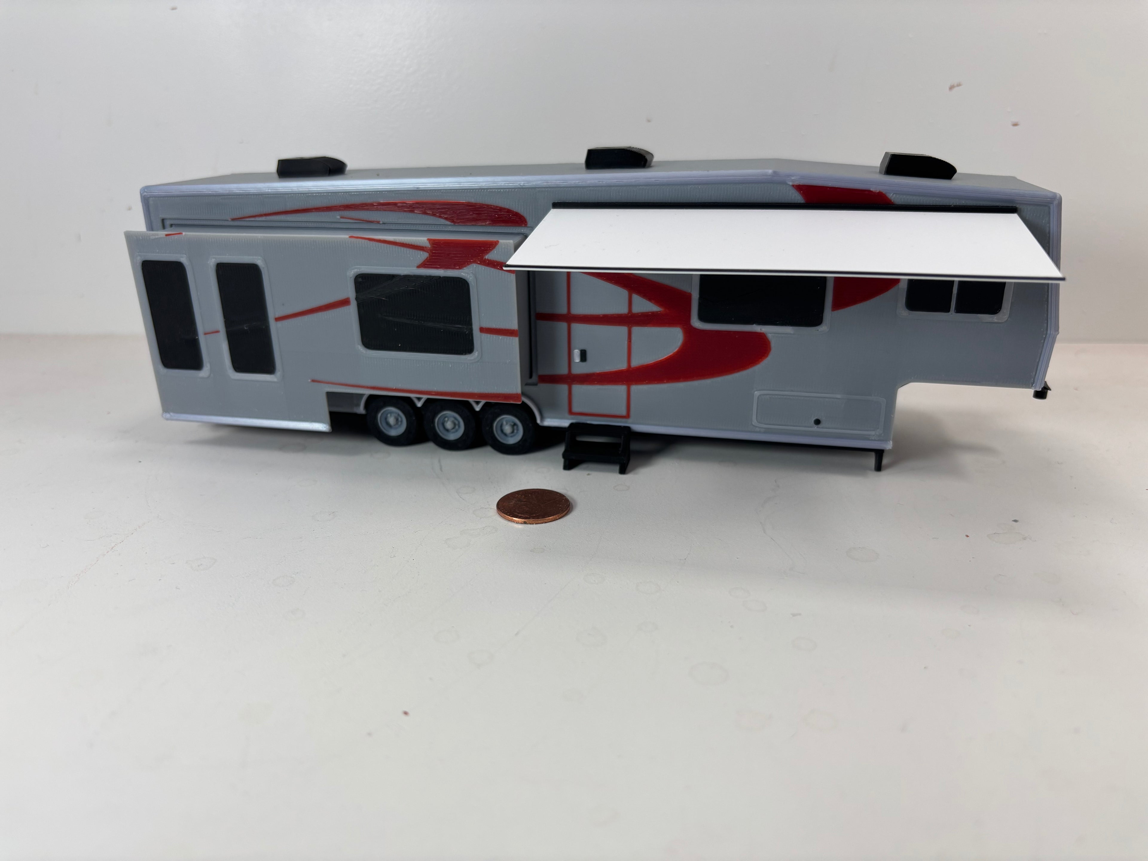 1/48 Scale 5th Wheel Camper Trailer (gray with red in color)