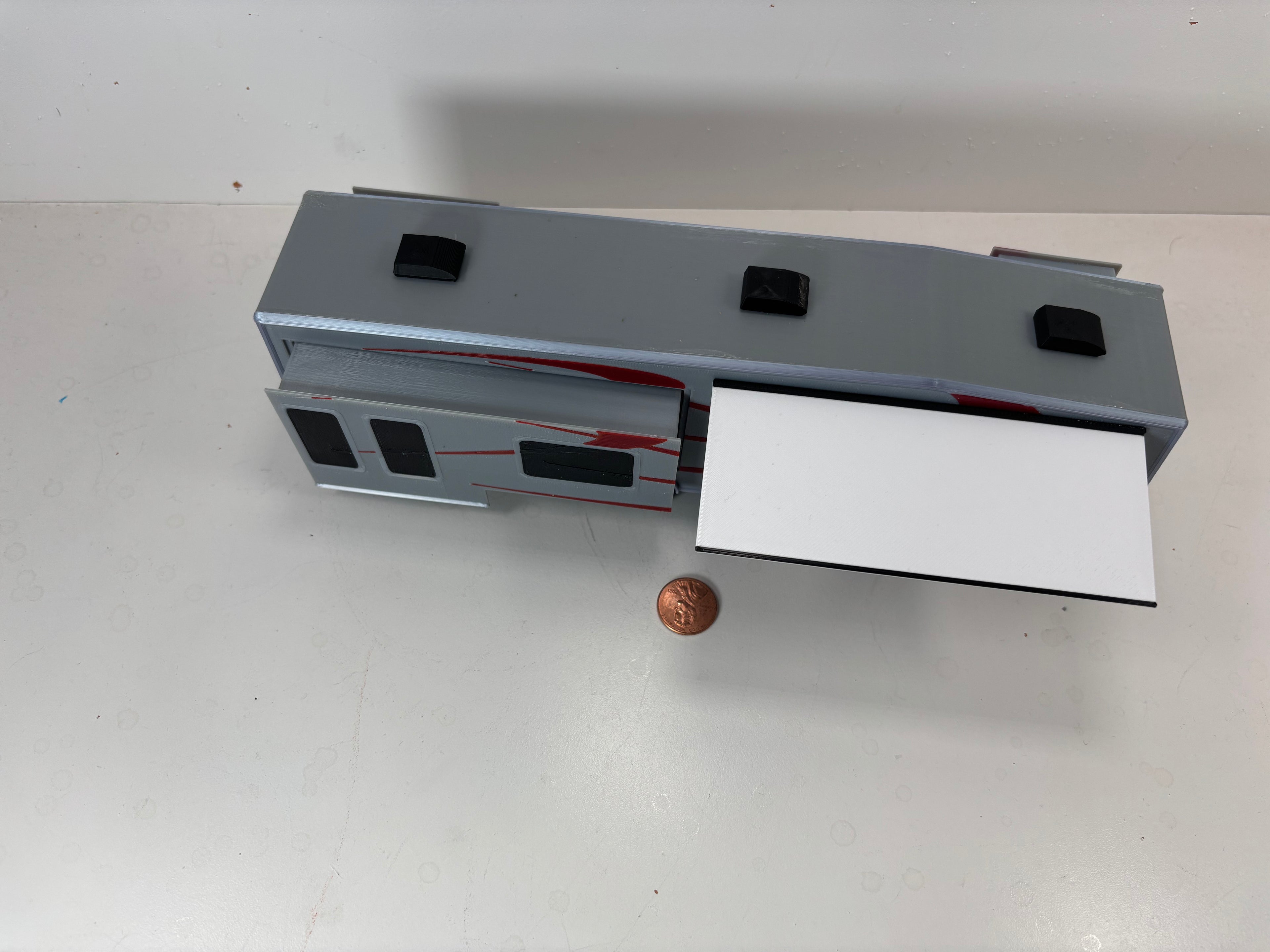 1/48 Scale 5th Wheel Camper Trailer (gray with red in color)