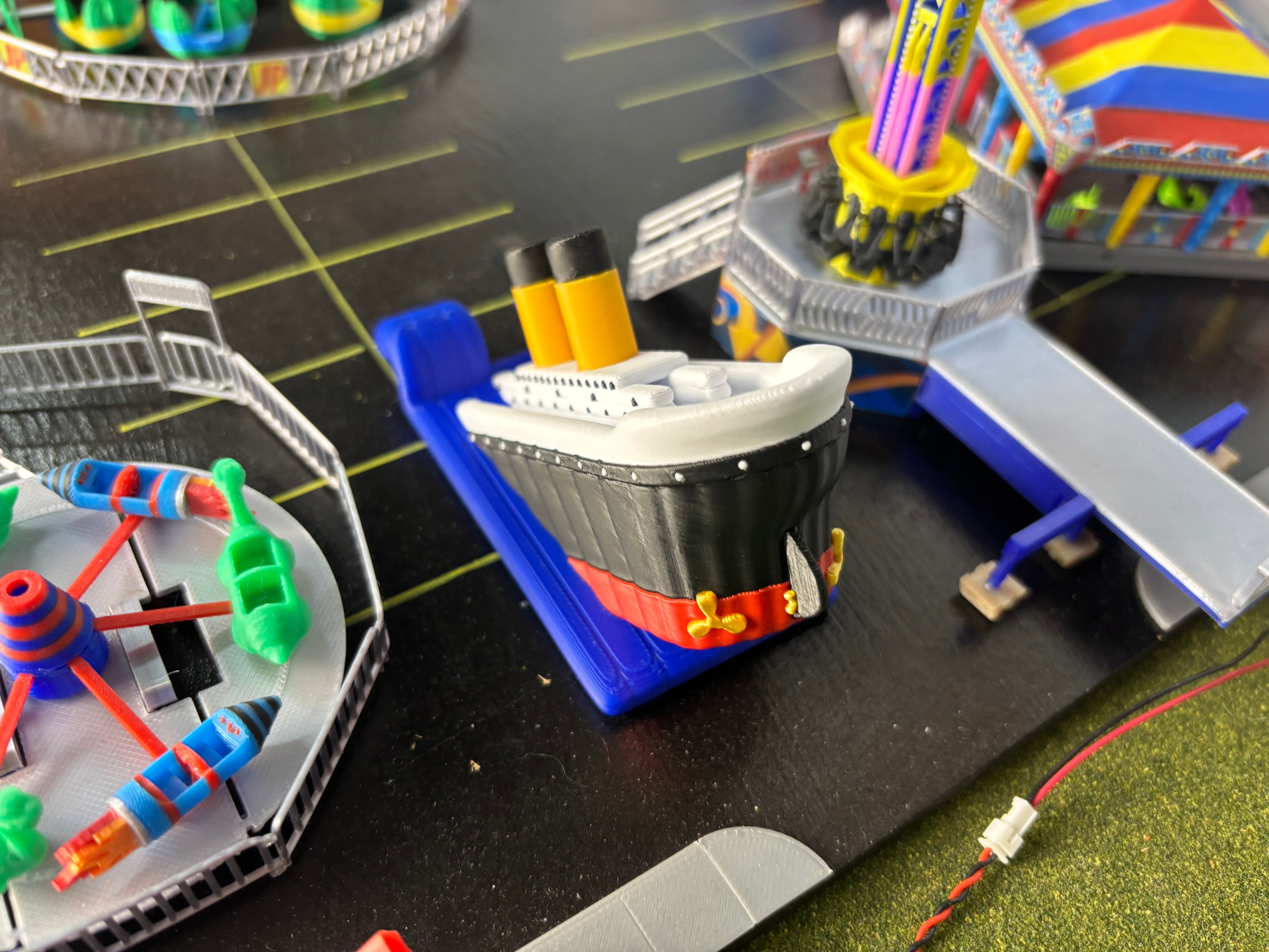 HO Scale Titanic Inflatable Slide