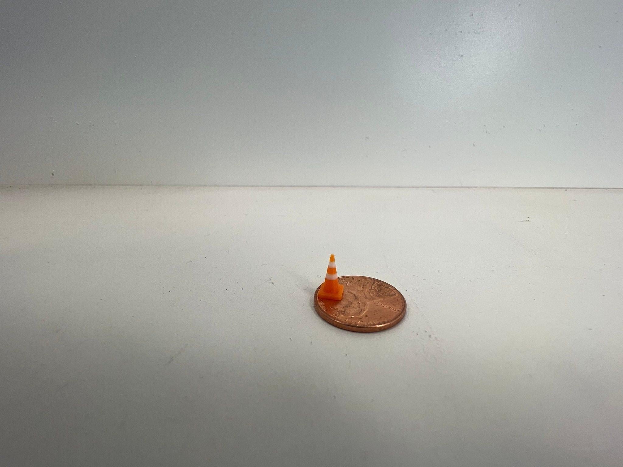 HO Scale Traffic Cones for Construction Site in color (20 pack)