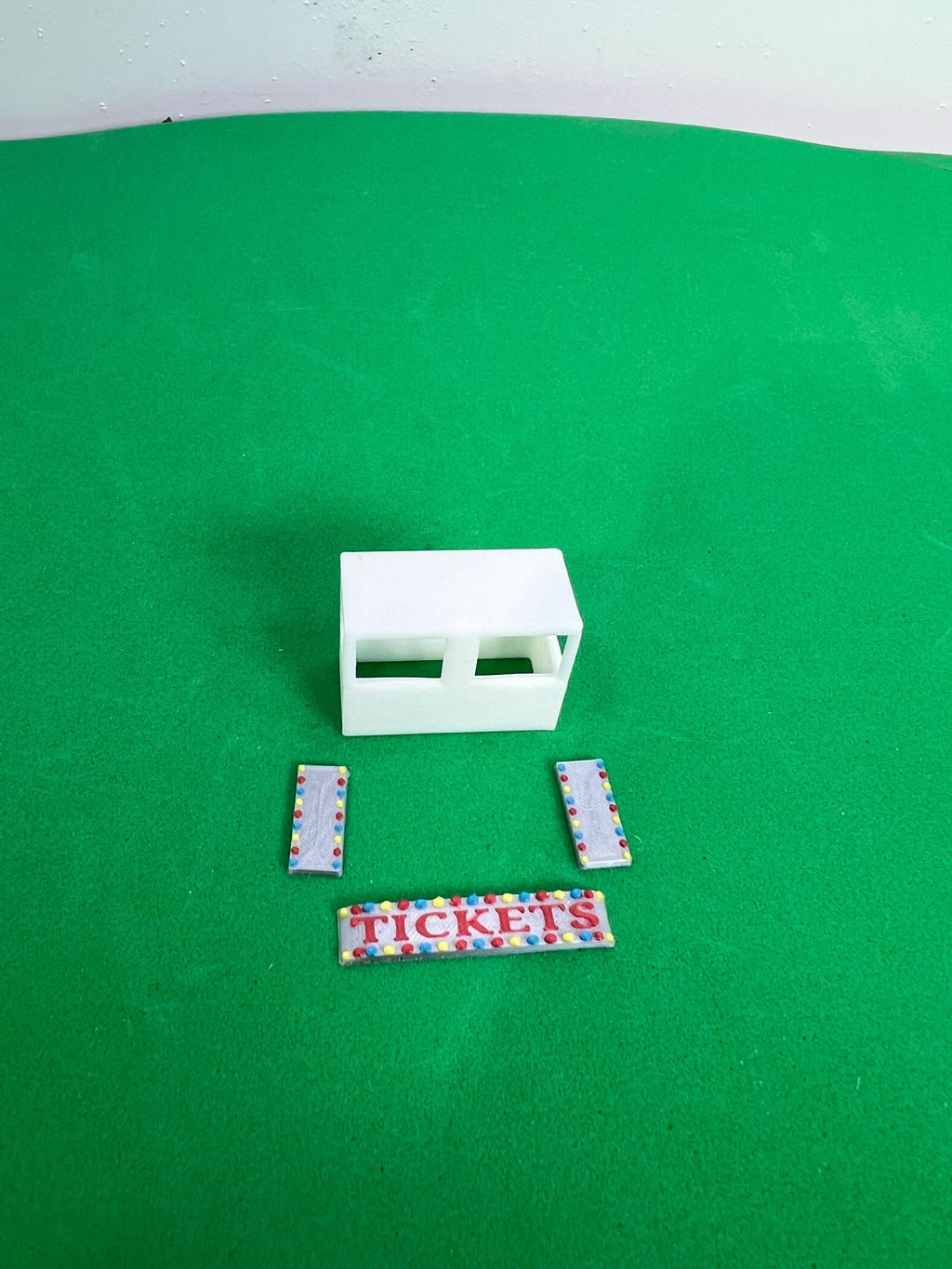 HO Scale Ticket Booth for Model Train Layouts and Carnival Dioramas 1/87