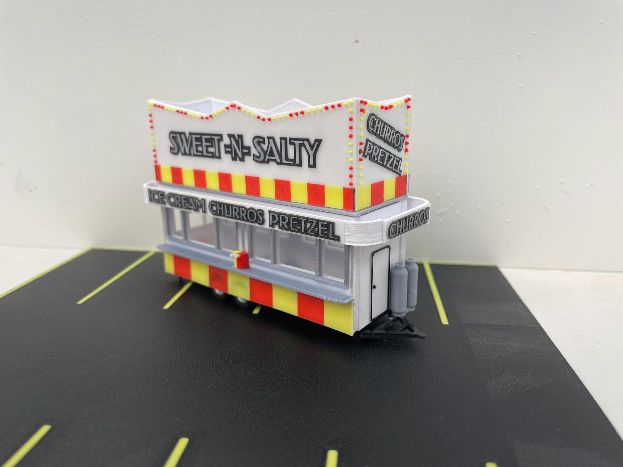 HO Scale Food Trailer for Model Train Layouts and Dioramas Sweet N Salty Trailer