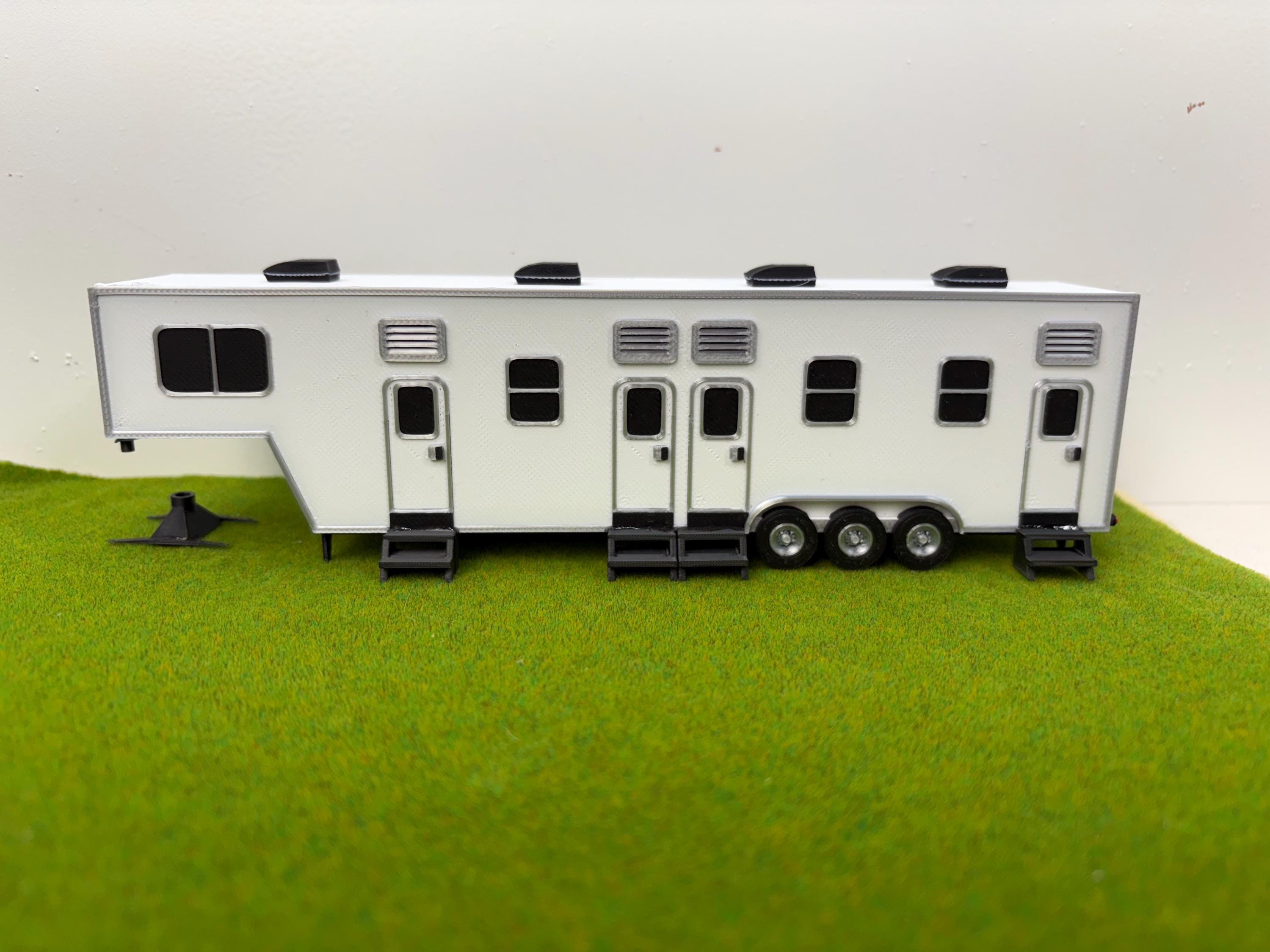 1/64 5th Wheel Bunkhouse Trailer Kit in color.