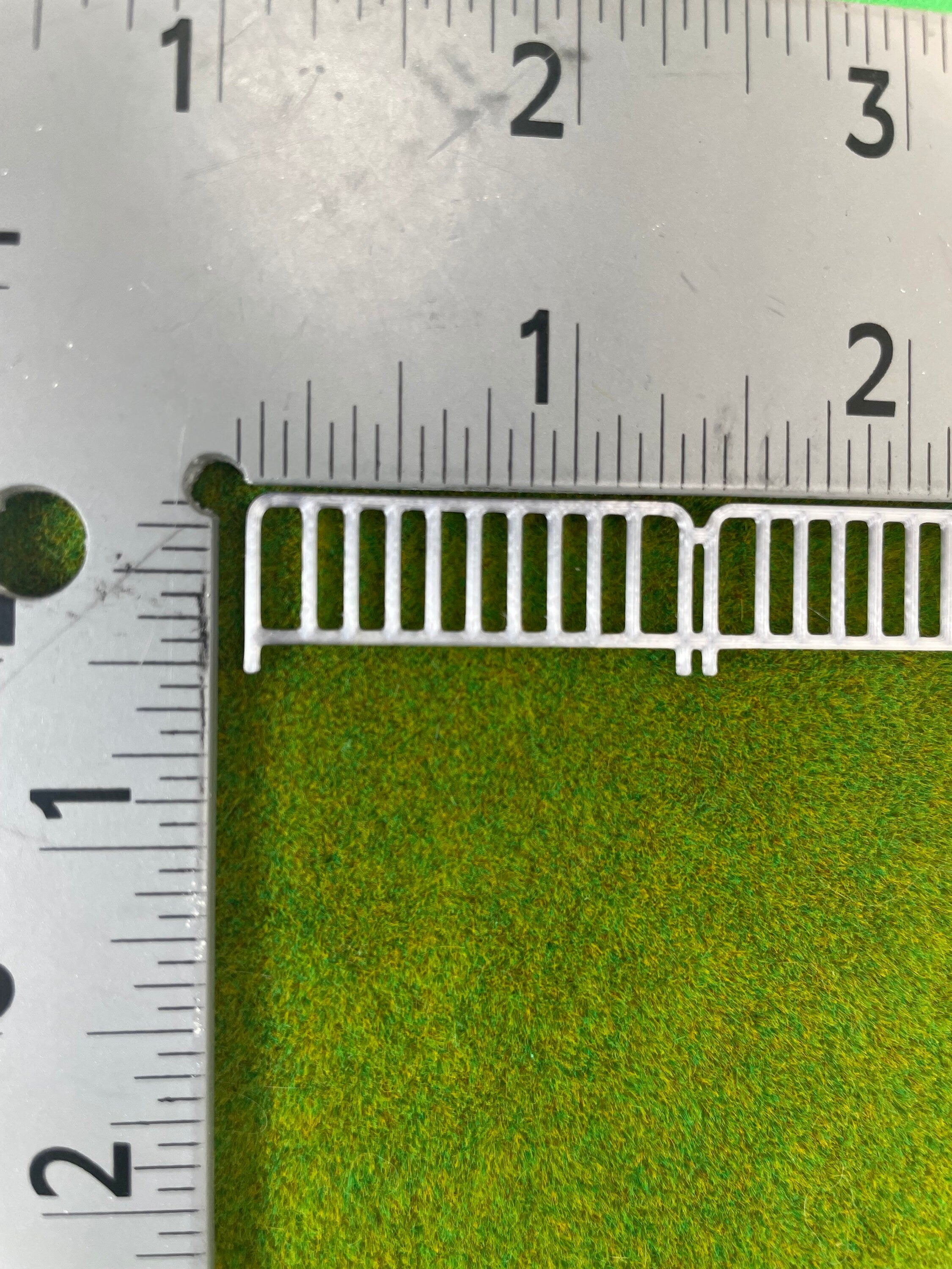 HO Scale fence/gates in color.