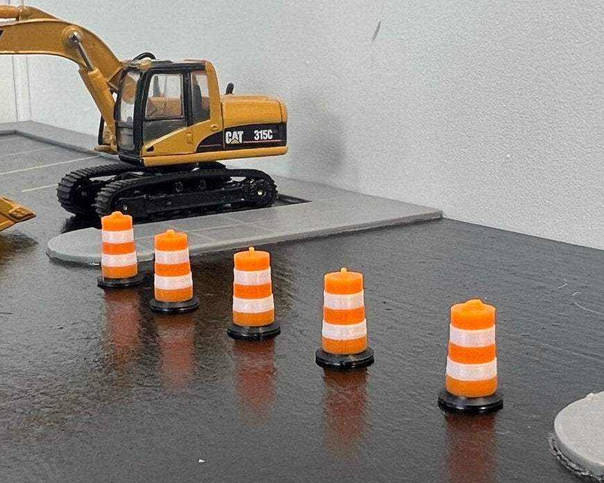 HO Scale Traffic Barrel for Construction Site in color (6 pack)