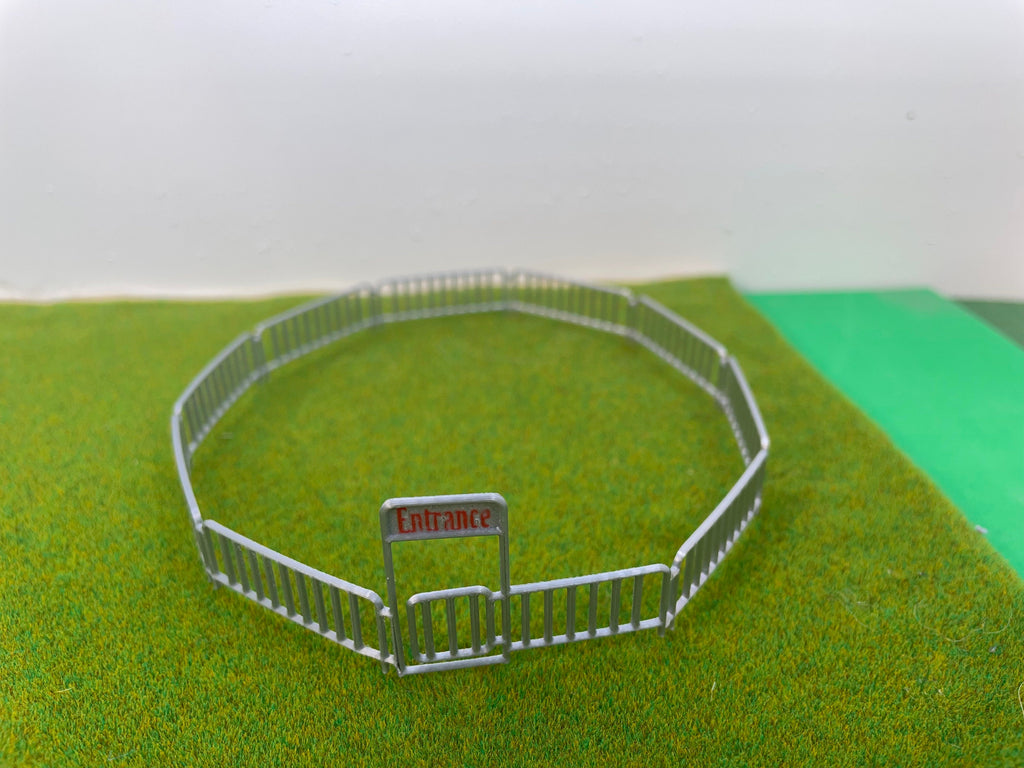 HO Scale fence/gates in color.