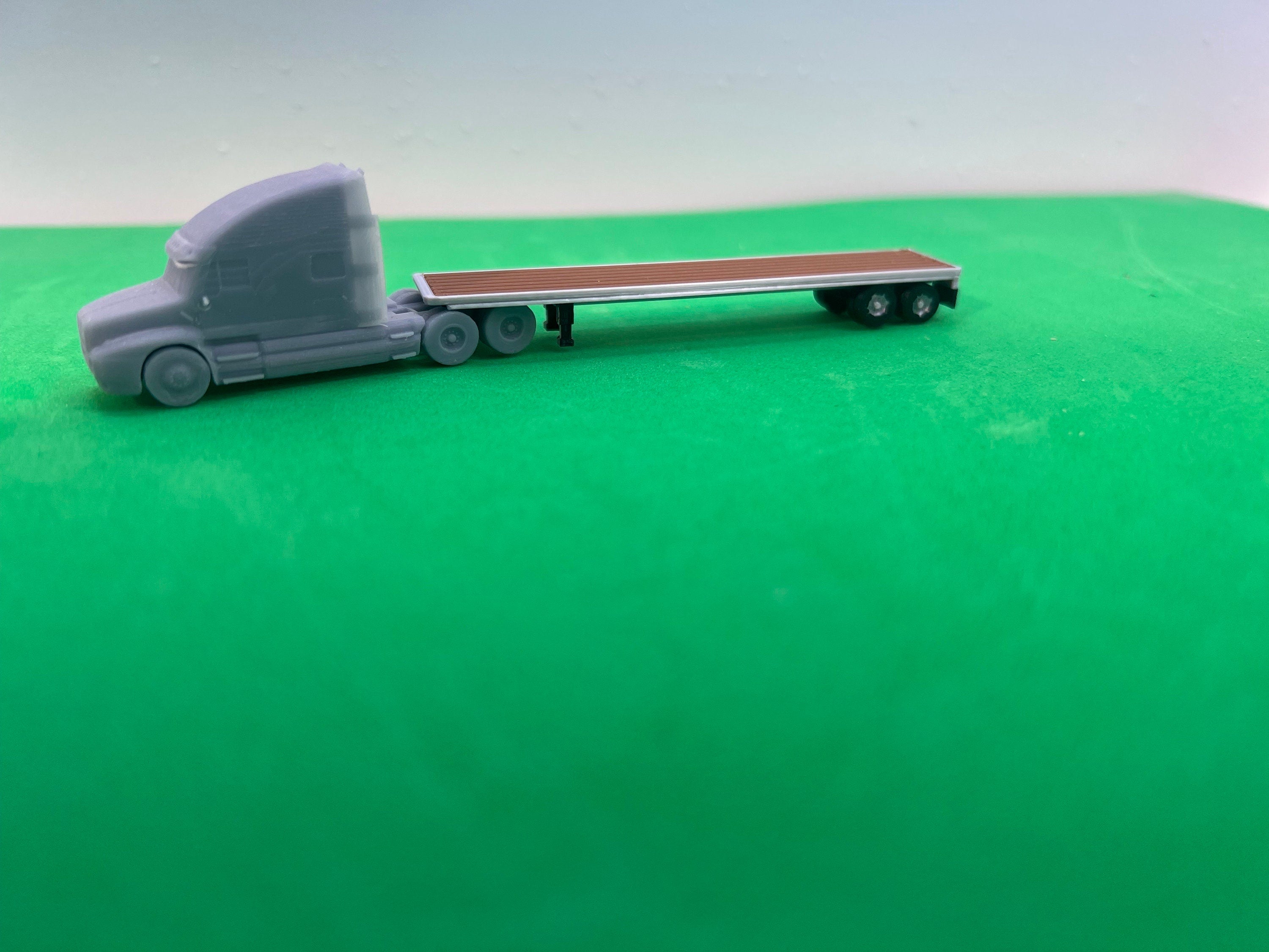 N Scale 53ft Flat Deck Trailer.