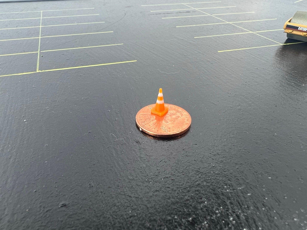HO Scale Traffic Cones for Construction Site in color (20 pack)