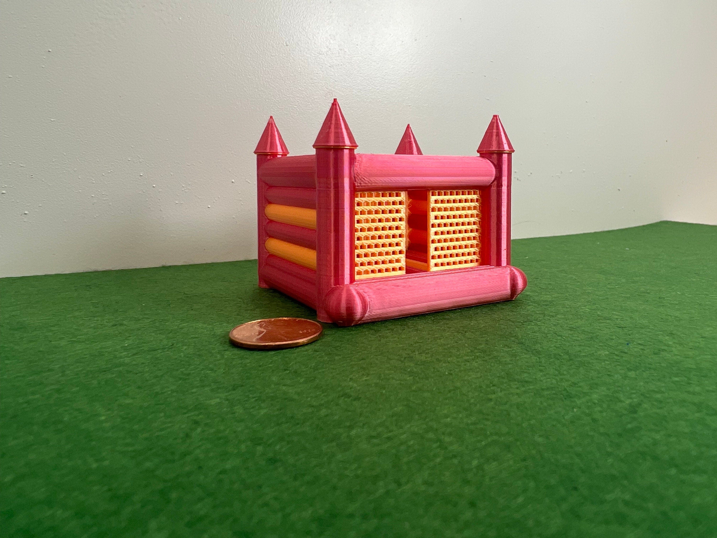HO Scale muti-colored bounce house.