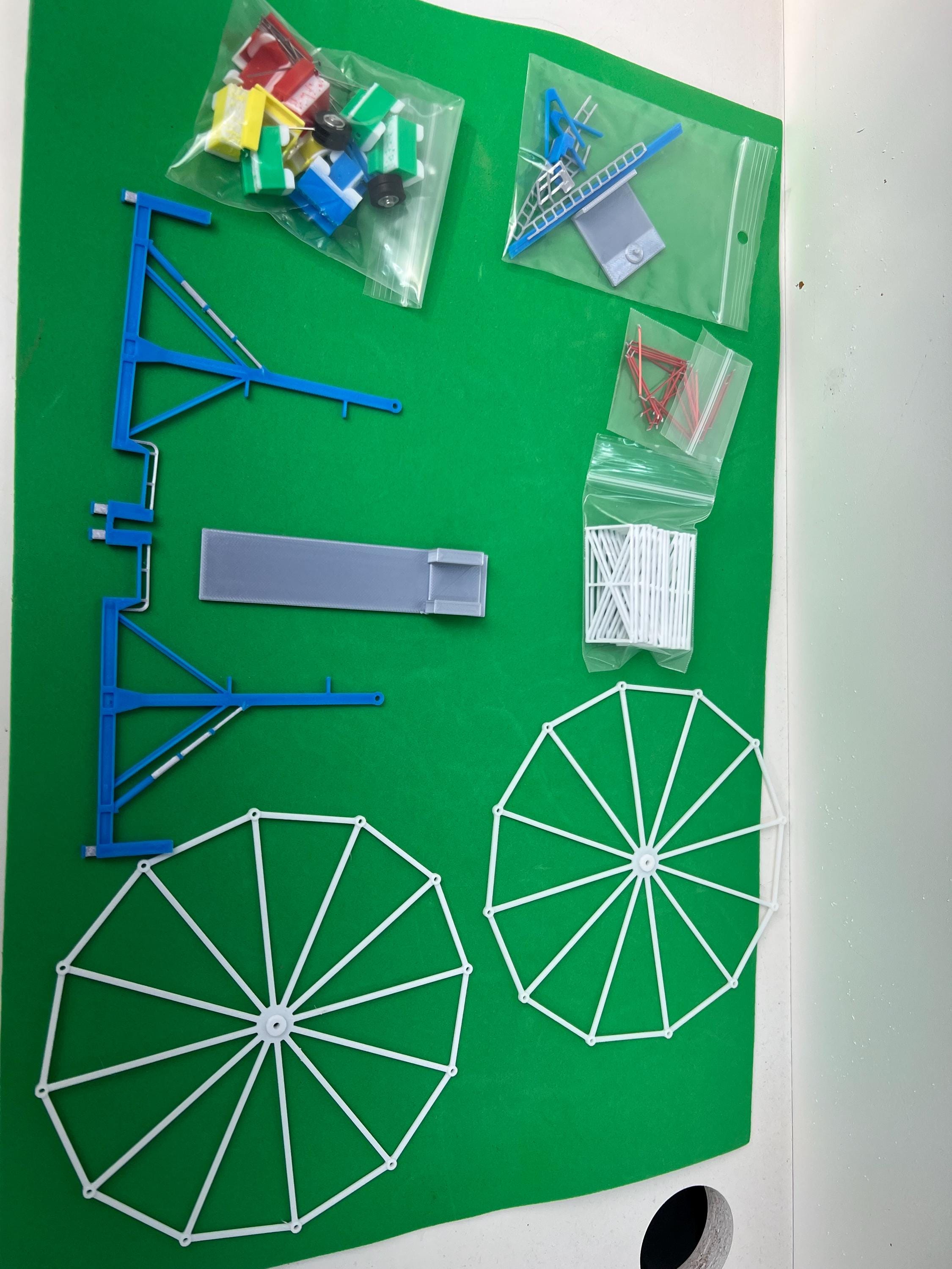 HO Scale 1/87 Eli 12 Seat Ferris Wheel for Model Train Layouts and Dioramas