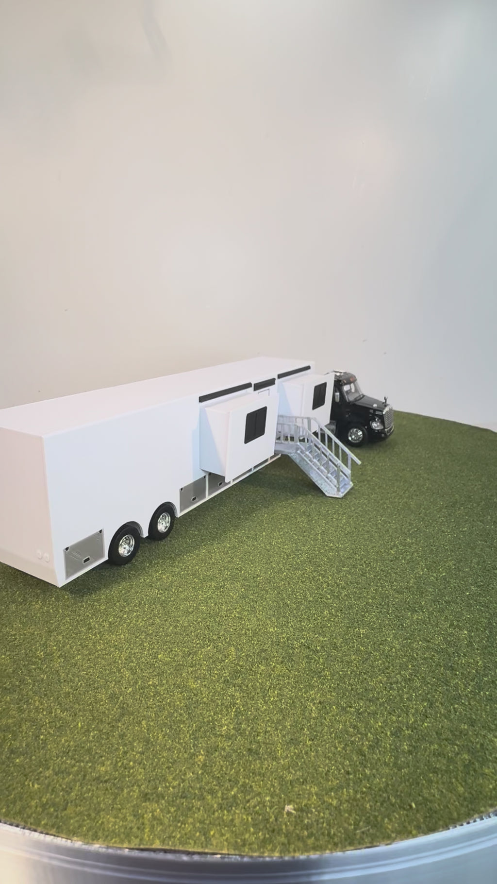 1/64 Scale Office Trailer Kit (white in color)