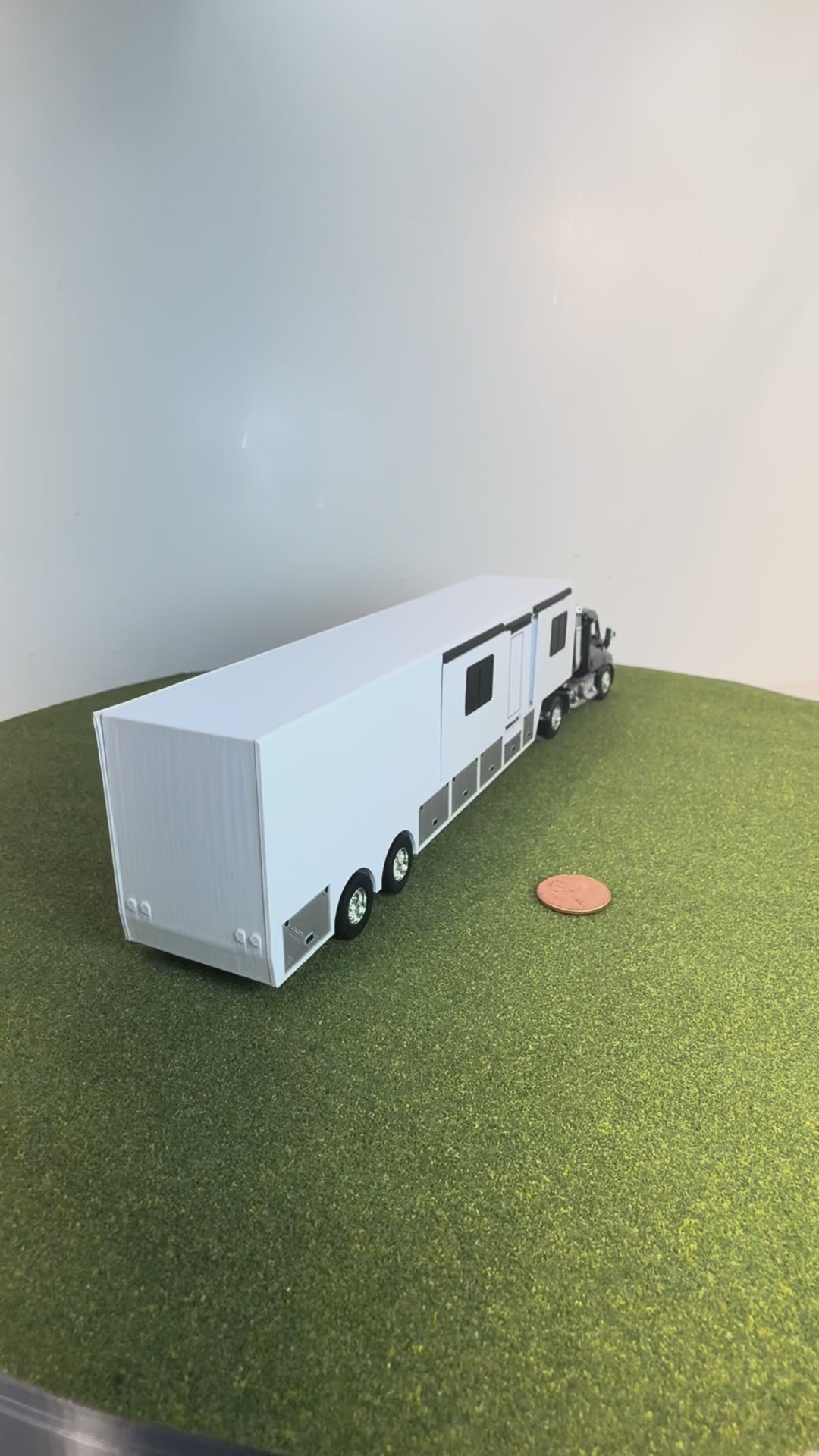 1/64 Scale Office Trailer Kit (white in color)